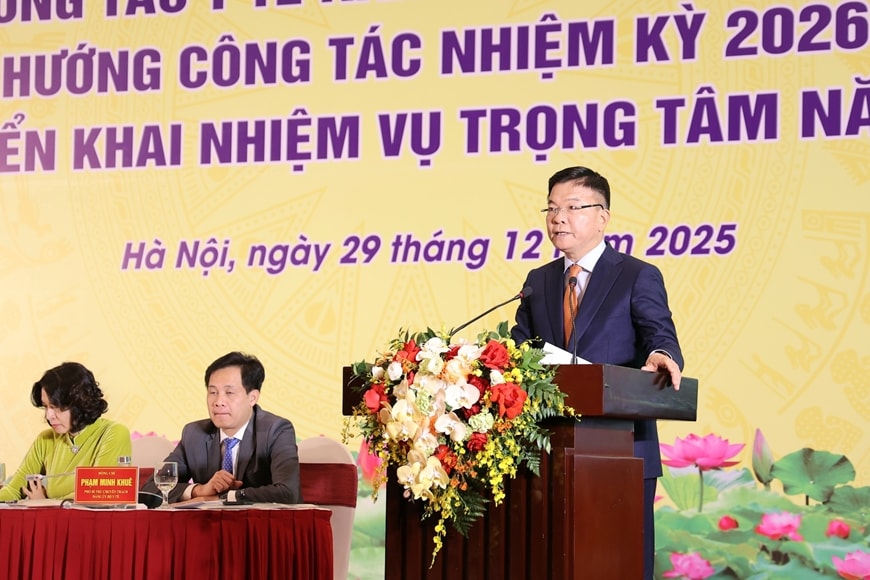 Phó thủ tướng Lê Thành Long phát biểu chỉ đạo hội nghị Hội nghị toàn quốc tổng kết công tác y tế năm 2025, nhiệm kỳ 2021-2025; định hướng công tác nhiệm kỳ 2026 - 2030 và triển khai nhiệm vụ trọng tâm năm 2026. Ảnh: Tuấn Dũng