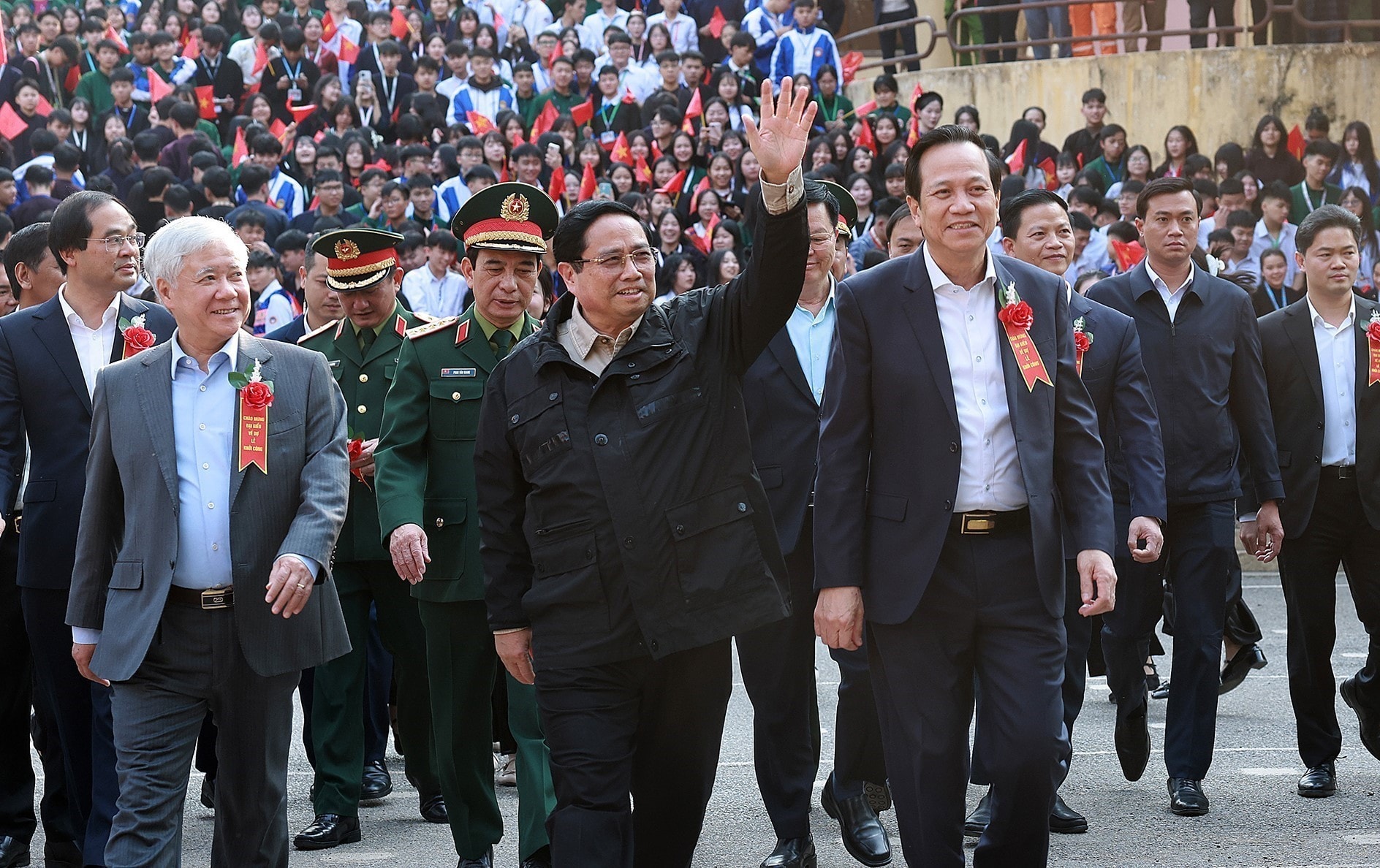 Thủ tướng Phạm Minh Chính đến dự lễ khởi công Dự án đầu tư cơ sở vật chất cho trường phổ thông vùng cao Việt Bắc, Thái Nguyên. Ảnh: Dương Giang-TTXVN