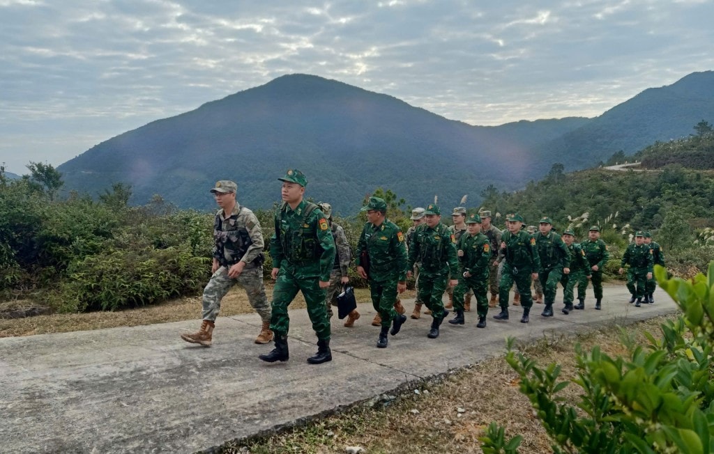 Lực lượng biên phòng hai nước thực hiện nghiêm thủ tục, quy định tuần tra chung biên giới