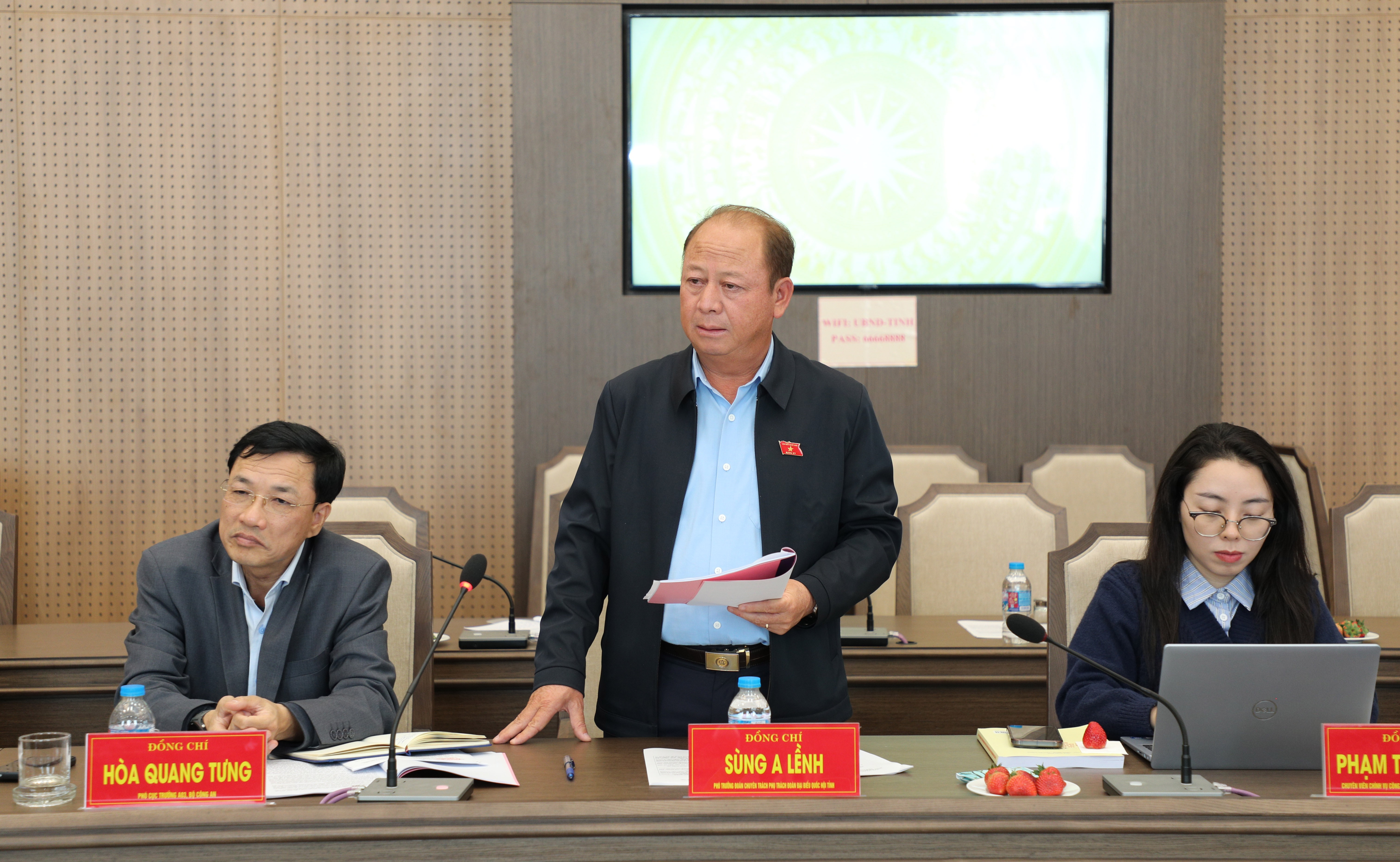 Phó Trưởng Đoàn ĐBQH chuyên trách phụ trách Đoàn ĐBQH tỉnh Lào Cai Sùng A Lềnh