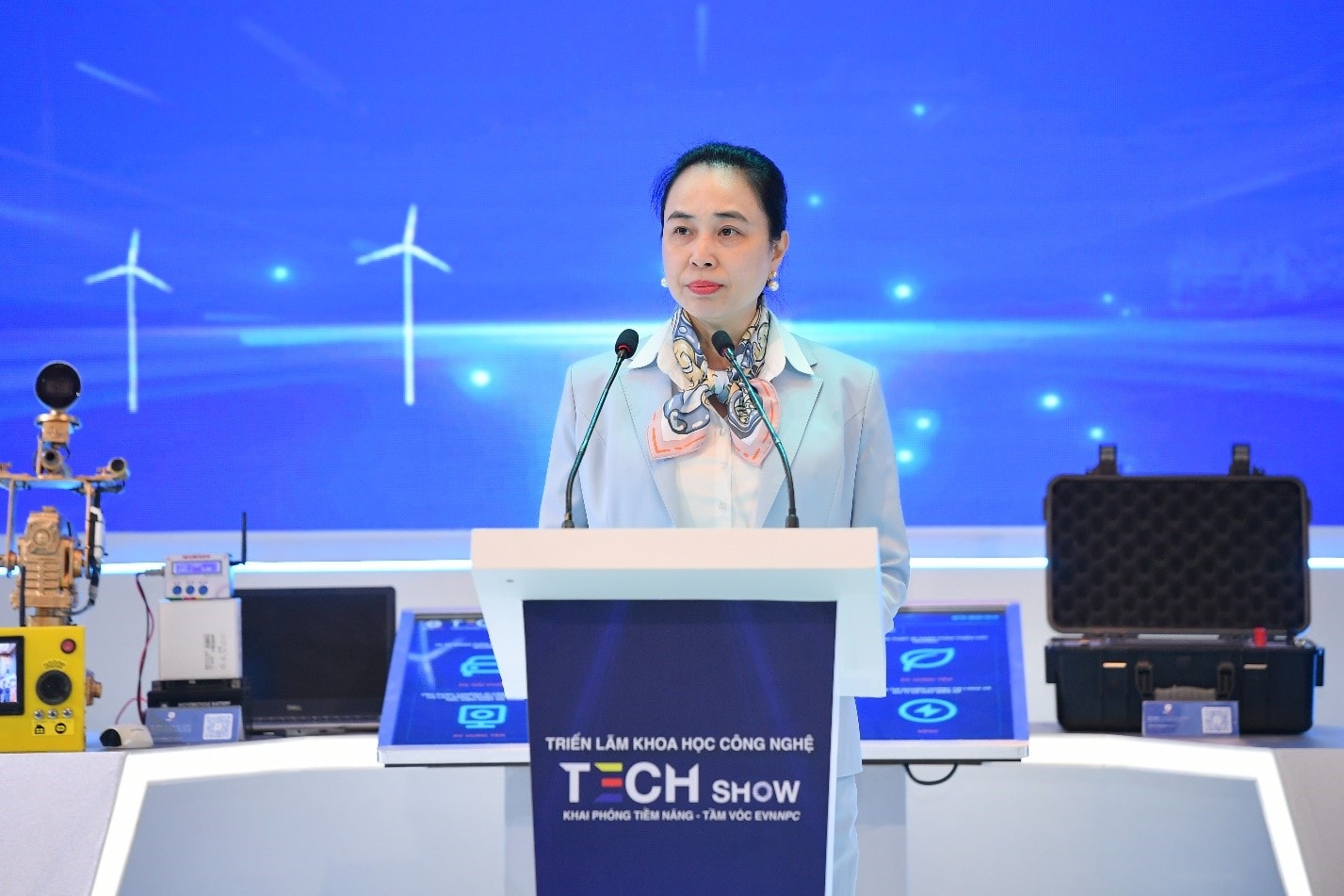 3 Bà Đỗ Nguyệt Ánh – Bí thư Đảng ủy, Chủ tịch Hội đồng thành viên EVNNPC phát biểu tại Lễ khai mạc Triển lãm. Ảnh NPC