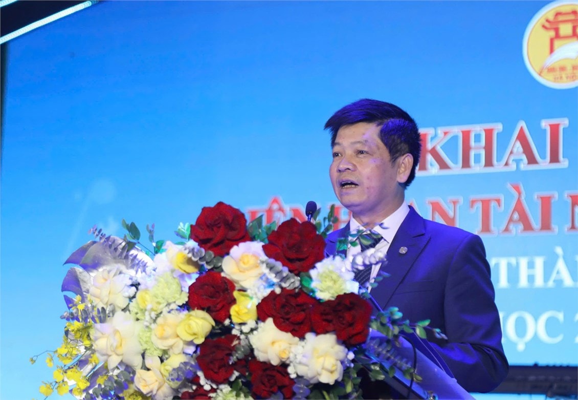 Phó Giám đốc phụ trách Sở GD&ĐT Hà Nội Phạm Quốc Toản phát biểu khai mạc