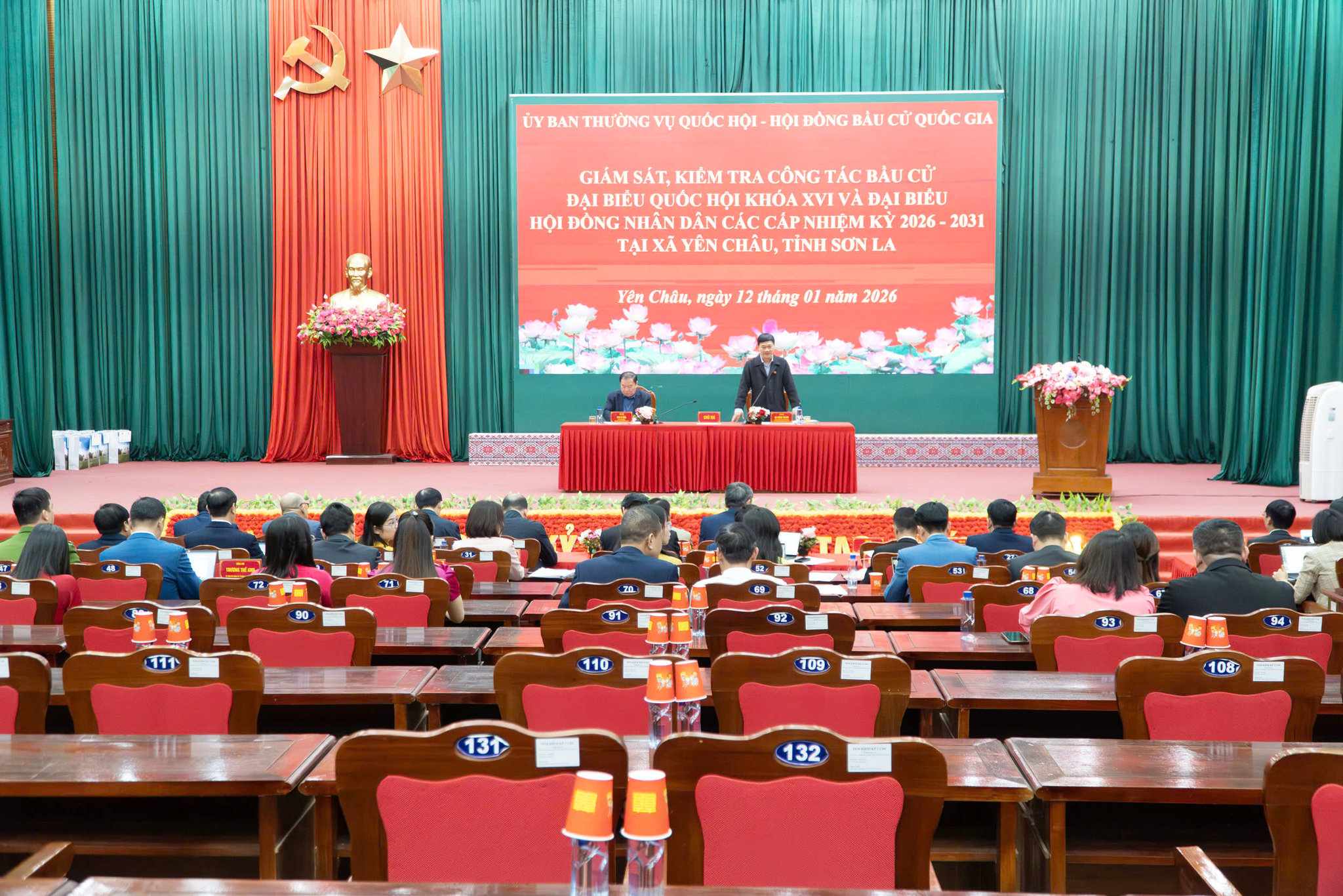 Quang cảnh cuộc làm việc