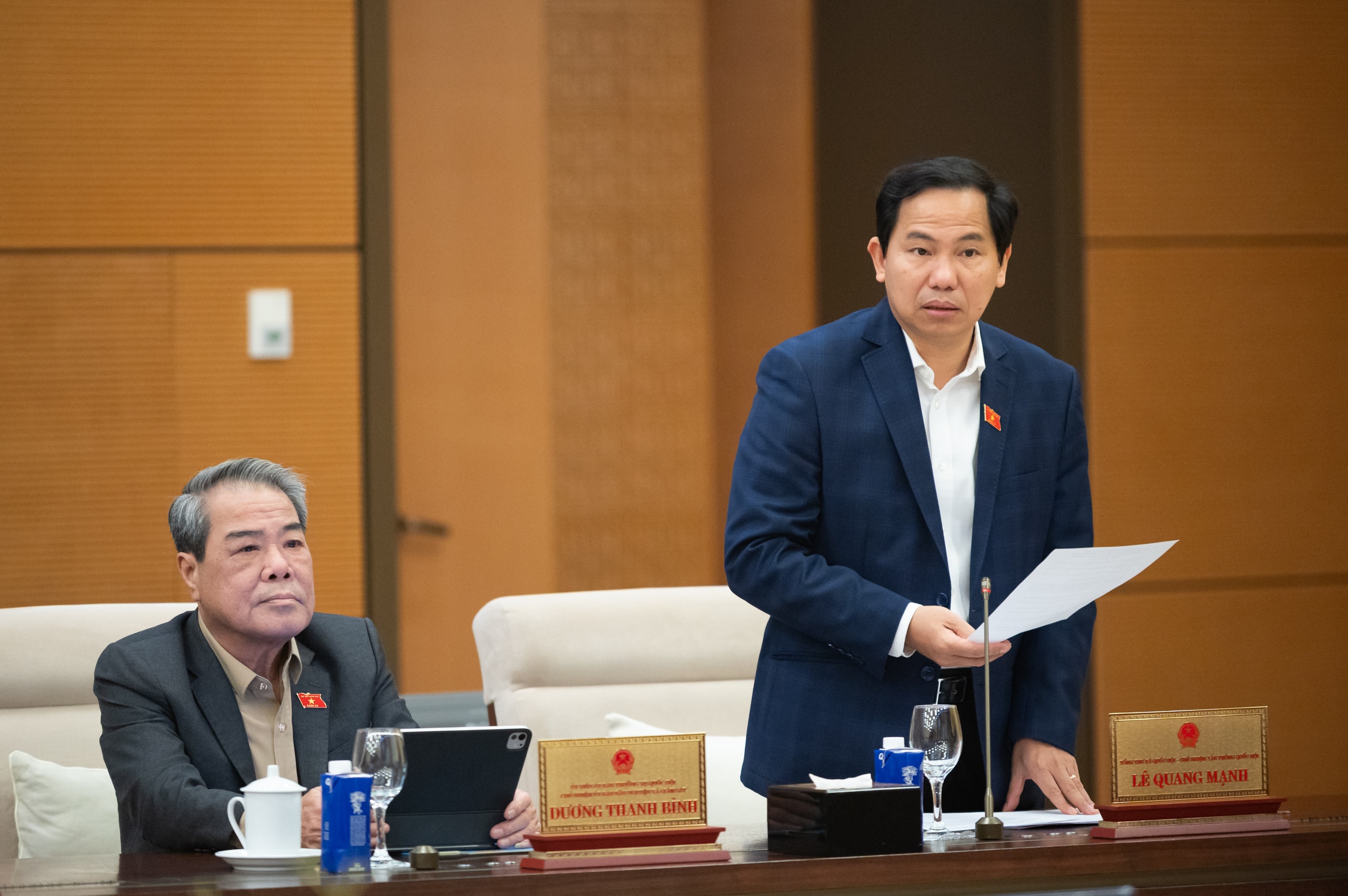 ổng Thư ký Quốc hội - Chủ nhiệm Văn phòng Quốc hội Lê Quang Mạnh tuyên bố lý do, giới thiệu đại biểu