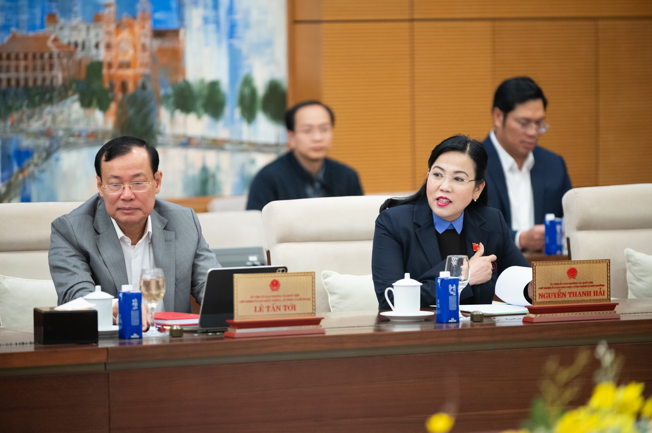 Thành viên Ủy ban Thường vụ Quốc hội tham dự phiên họp