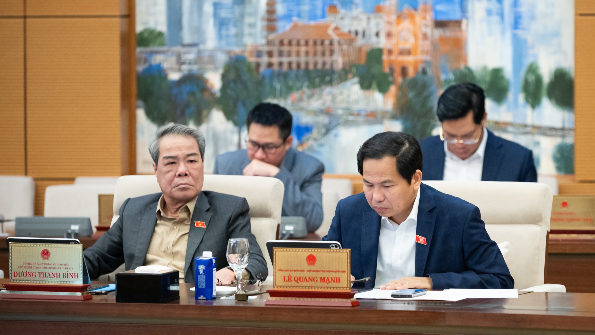 Thành viên Ủy ban Thường vụ Quốc hội tham dự phiên họp