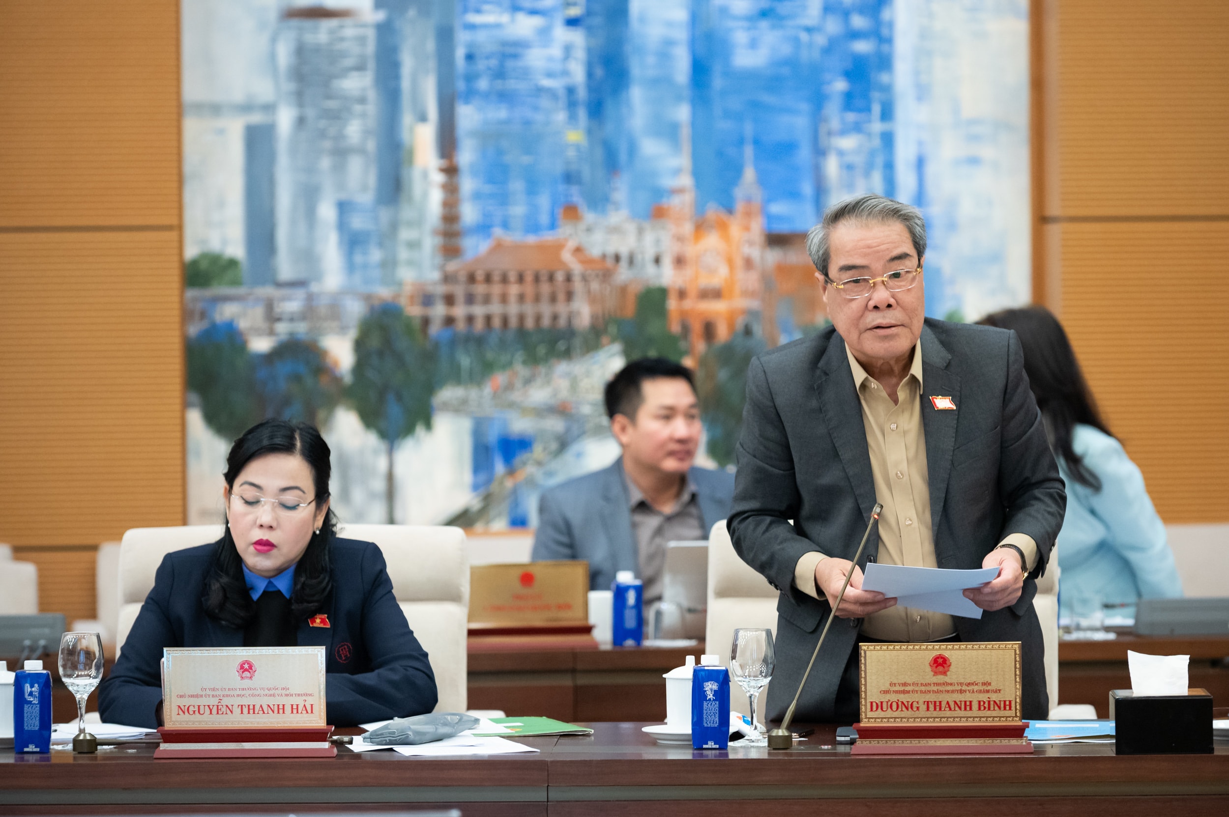 Chủ nhiệm Ủy ban Dân nguyện và Giám sát của Quốc hội Dương Thanh Bình trình bày tóm tắt báo cáo