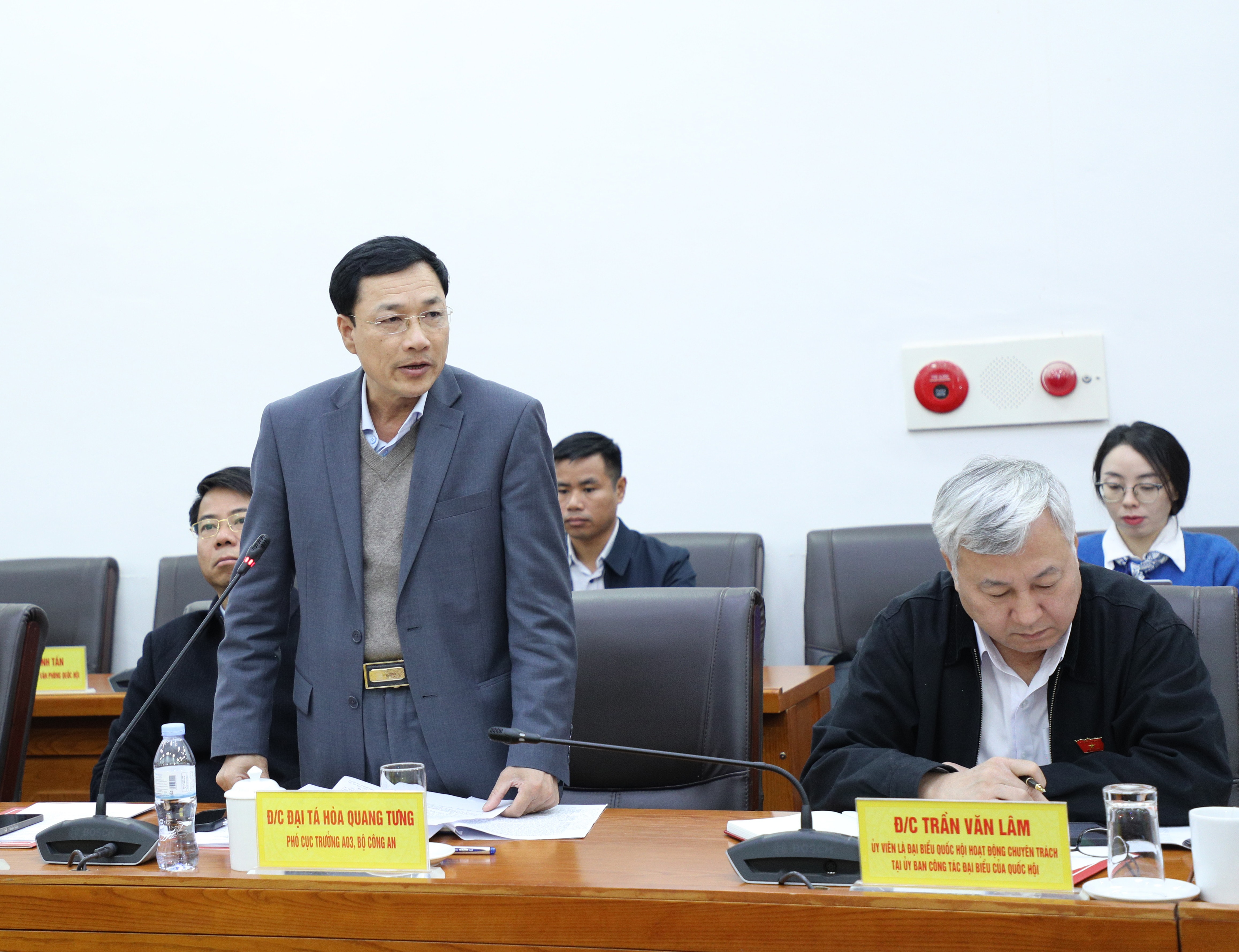 Phó Cục trưởng A03, Bộ Công an, Đại tá Hòa Quang Tưng phát biểu tại cuộc làm việc