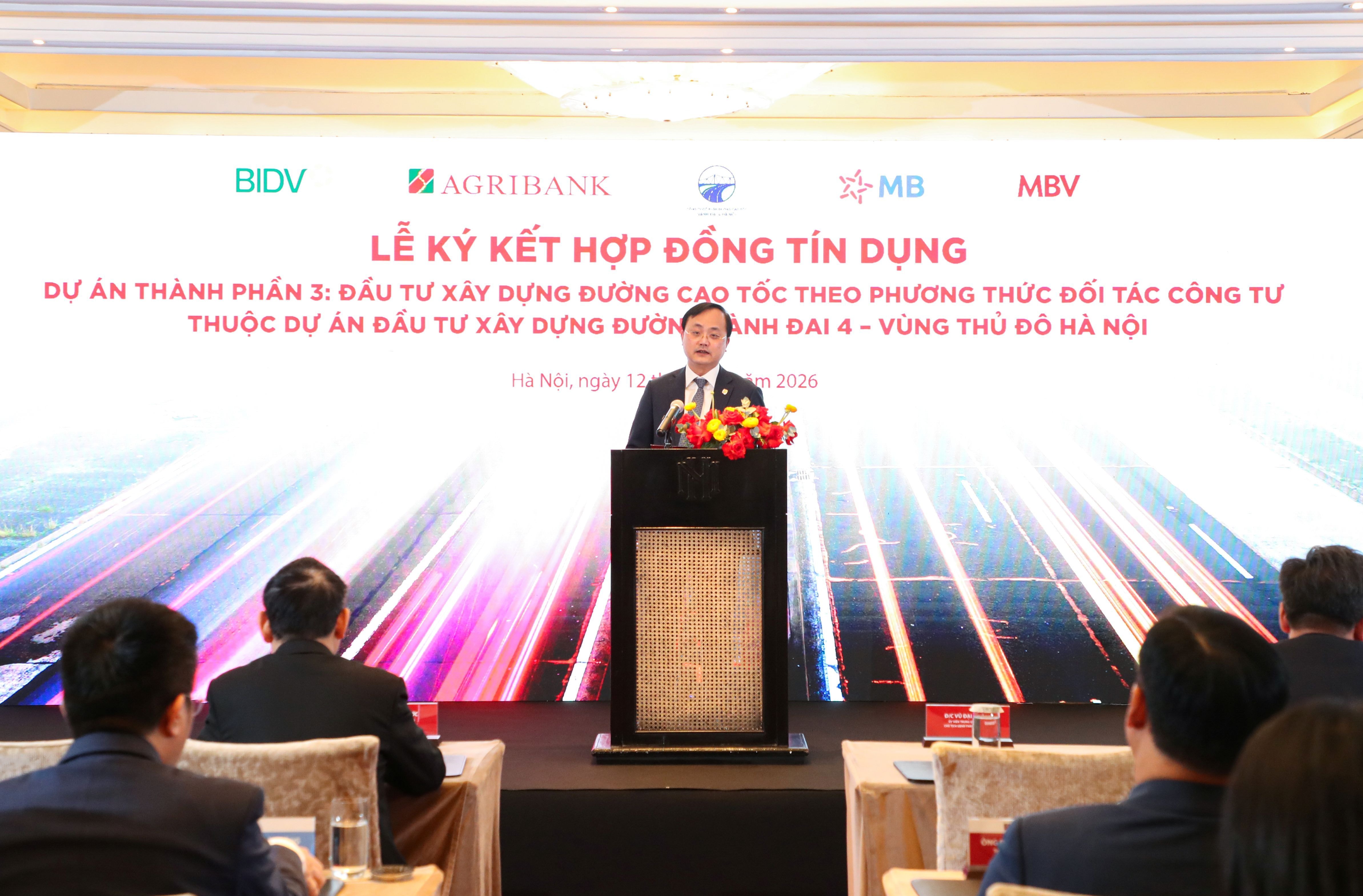 Tổng giám đốc Agribank phát biểu.