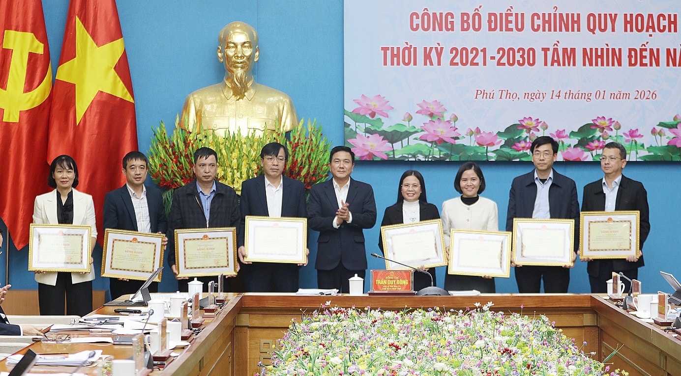 Trao bằng khen 2