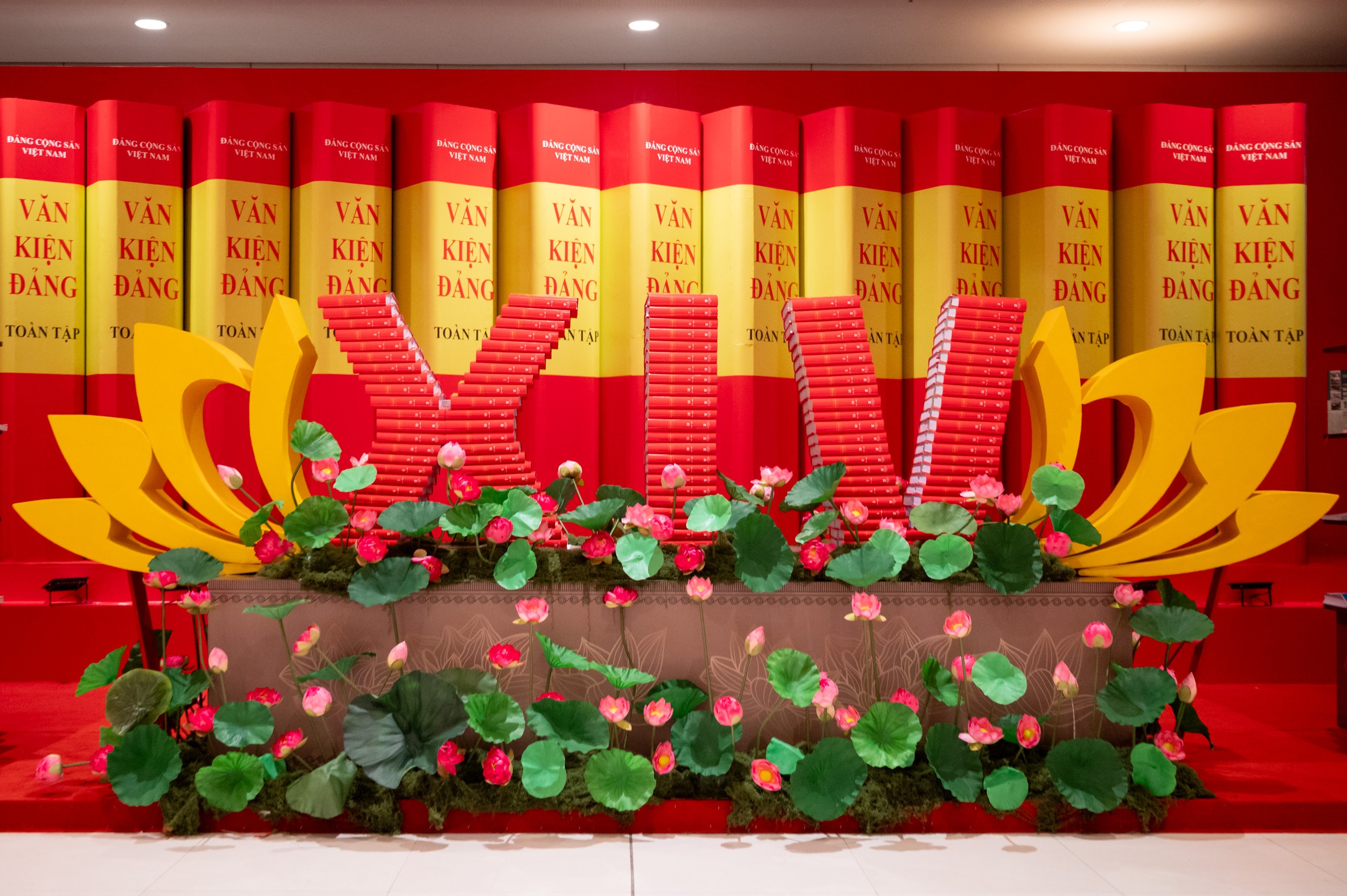 Các ấn phẩm Văn kiện Đảng được trưng bày tại khu vực triển lãm chào mừng Đại hội XIV của Đảng.