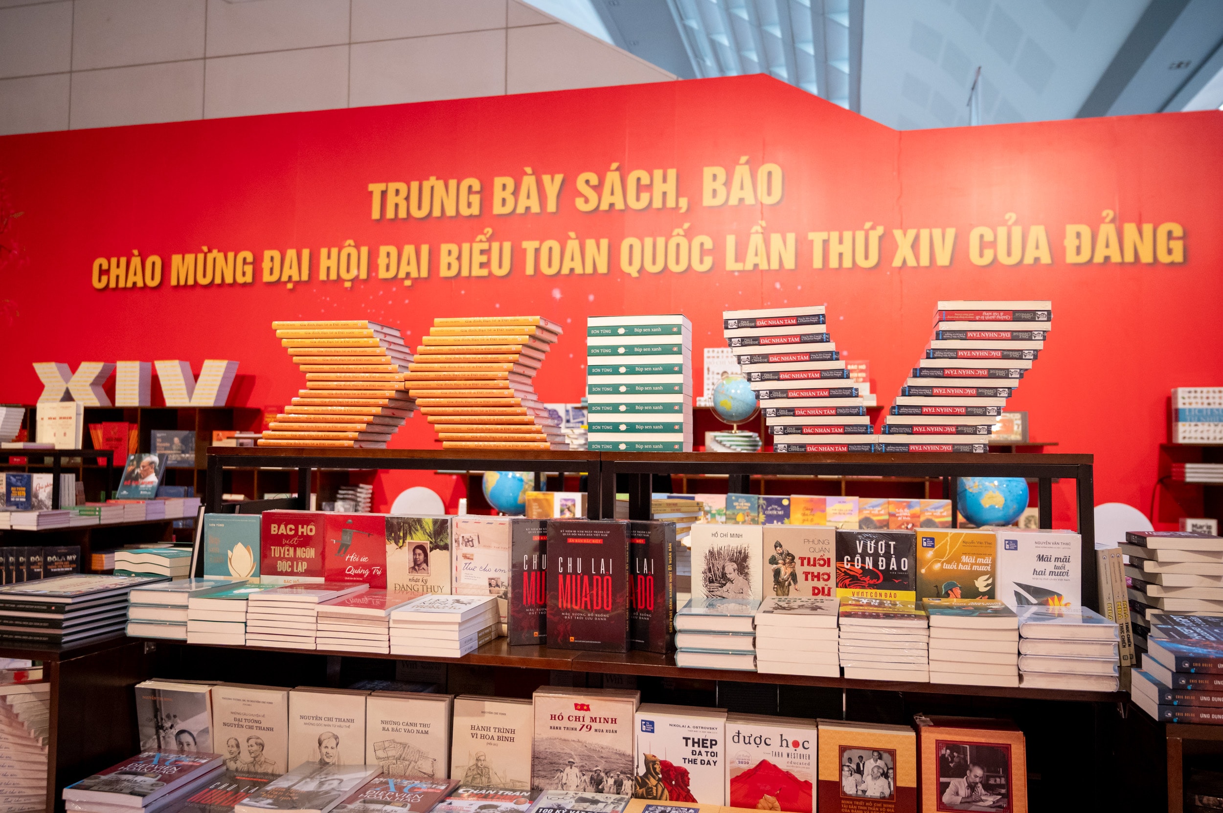 Lấy cảm hứng từ hình ảnh Lá cờ đỏ búa liềm - biểu tượng thiêng liêng của Đảng Cộng sản Việt Nam, không gian trưng bày do Bộ Văn hóa, Thể thao và Du lịch thực hiện được thiết kế với gam đỏ - vàng chủ đạo, vừa gợi nhắc truyền thống lịch sử anh hùng, bất khuất của dân tộc, vừa thể hiện khí thế, niềm tin và khát vọng phát triển của đất nước trong kỷ nguyên mơi.