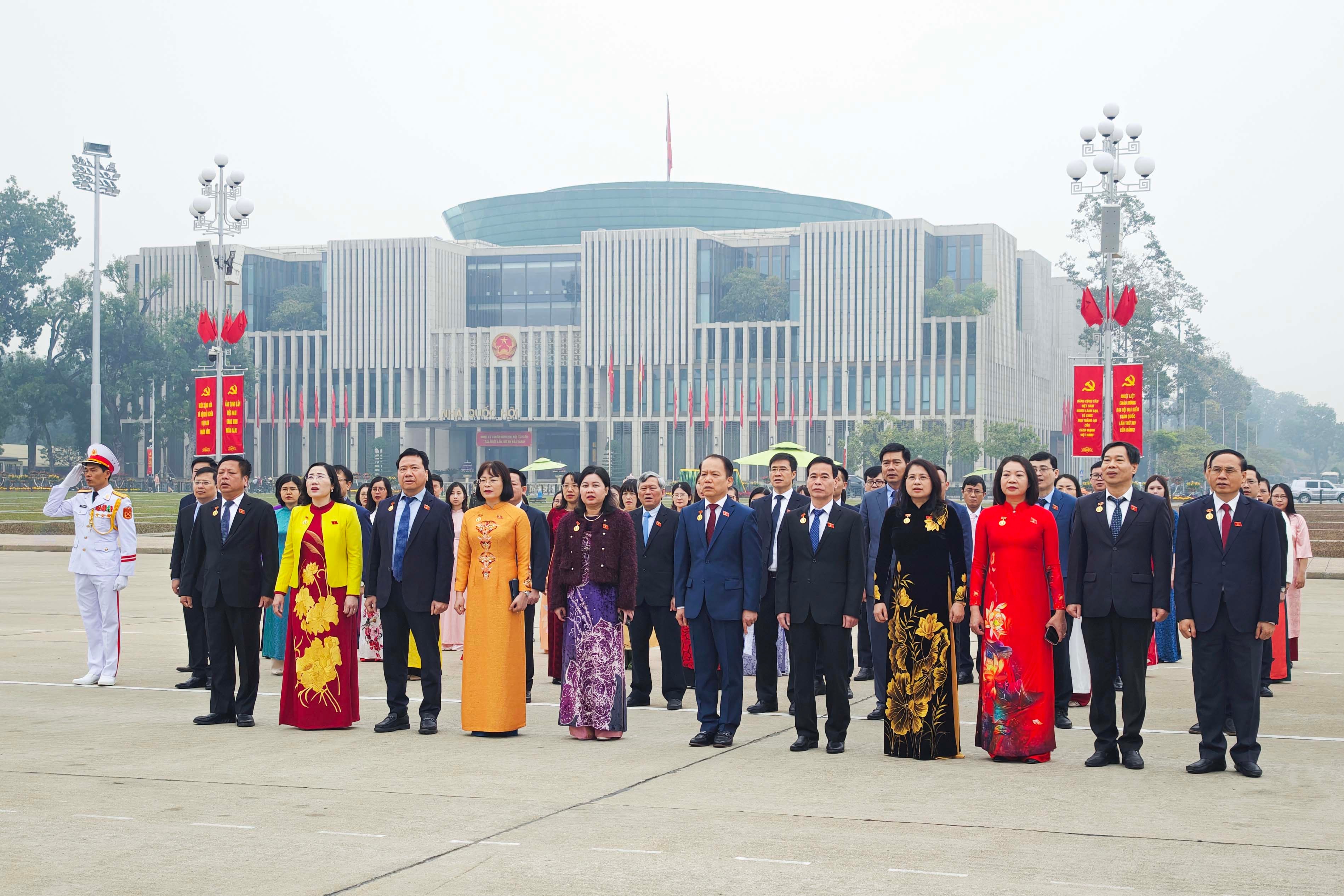 Các đại biểu dự lễ báo công 1