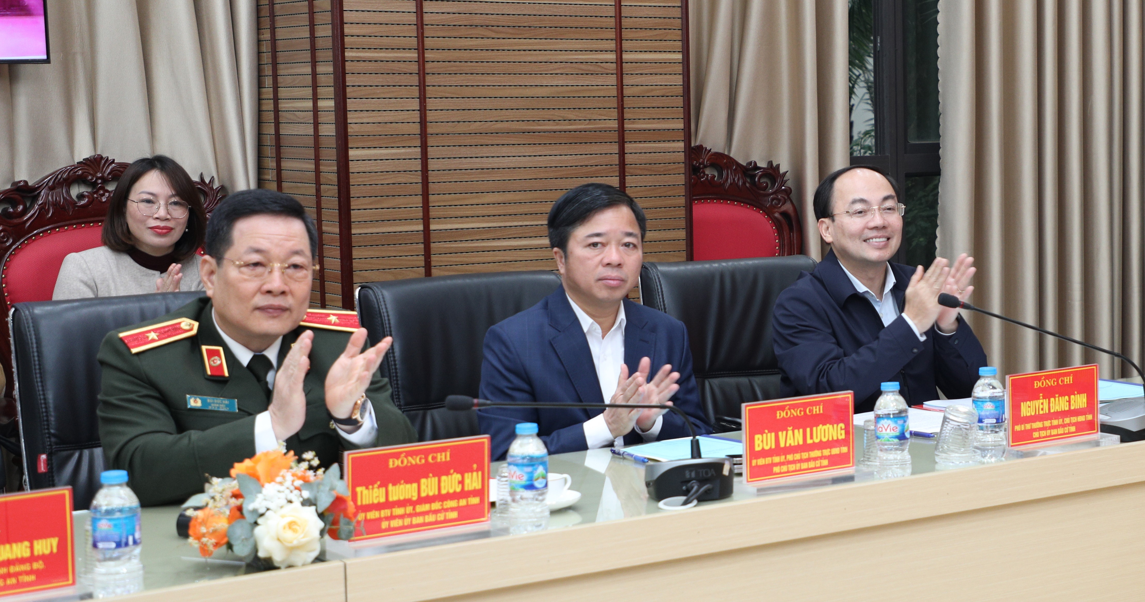 Các đại biểu tham dự buổi làm việc