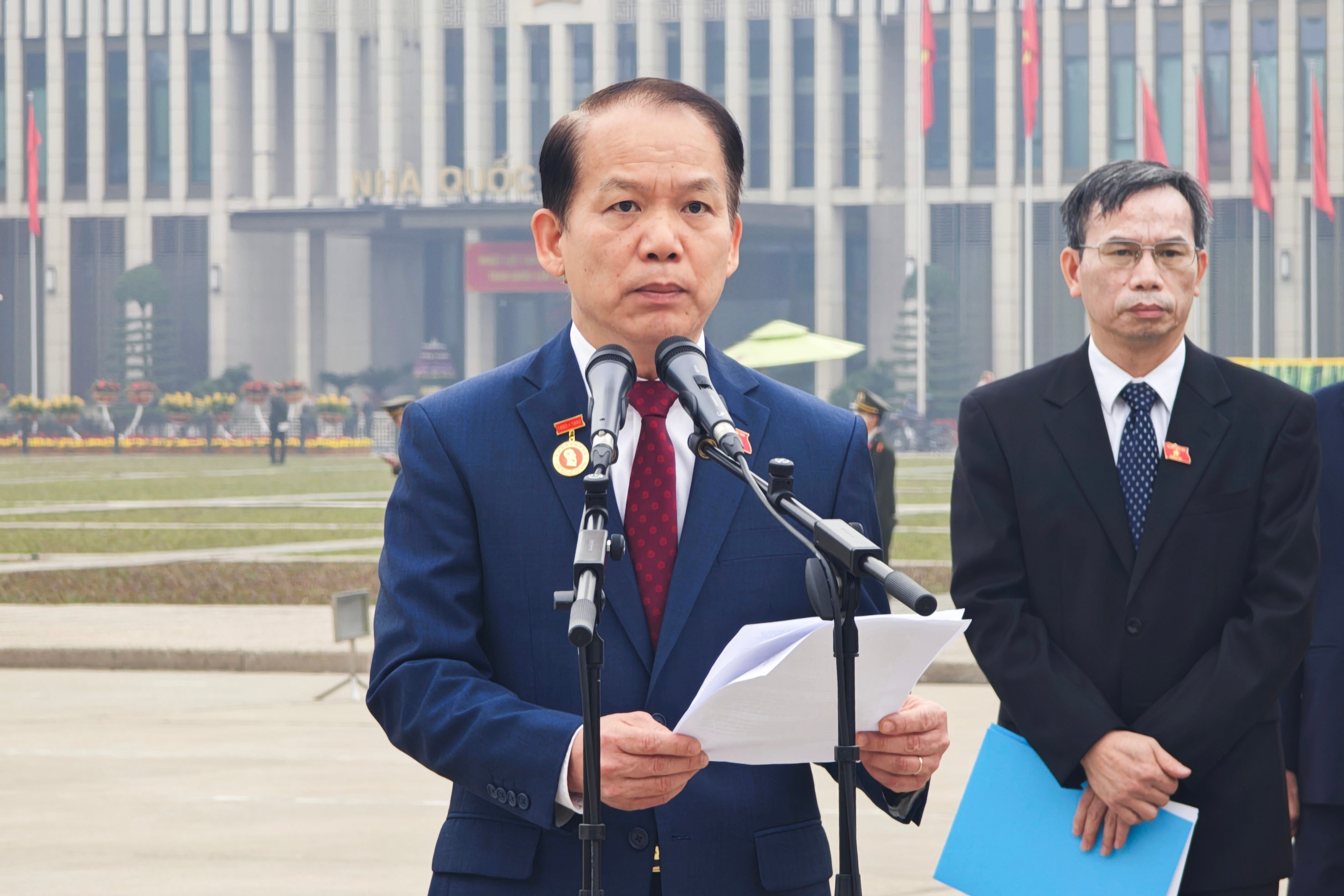 Chủ nhiệm Ủy ban Pháp luật và Tư pháp Hoàng Thanh Tùng báo công