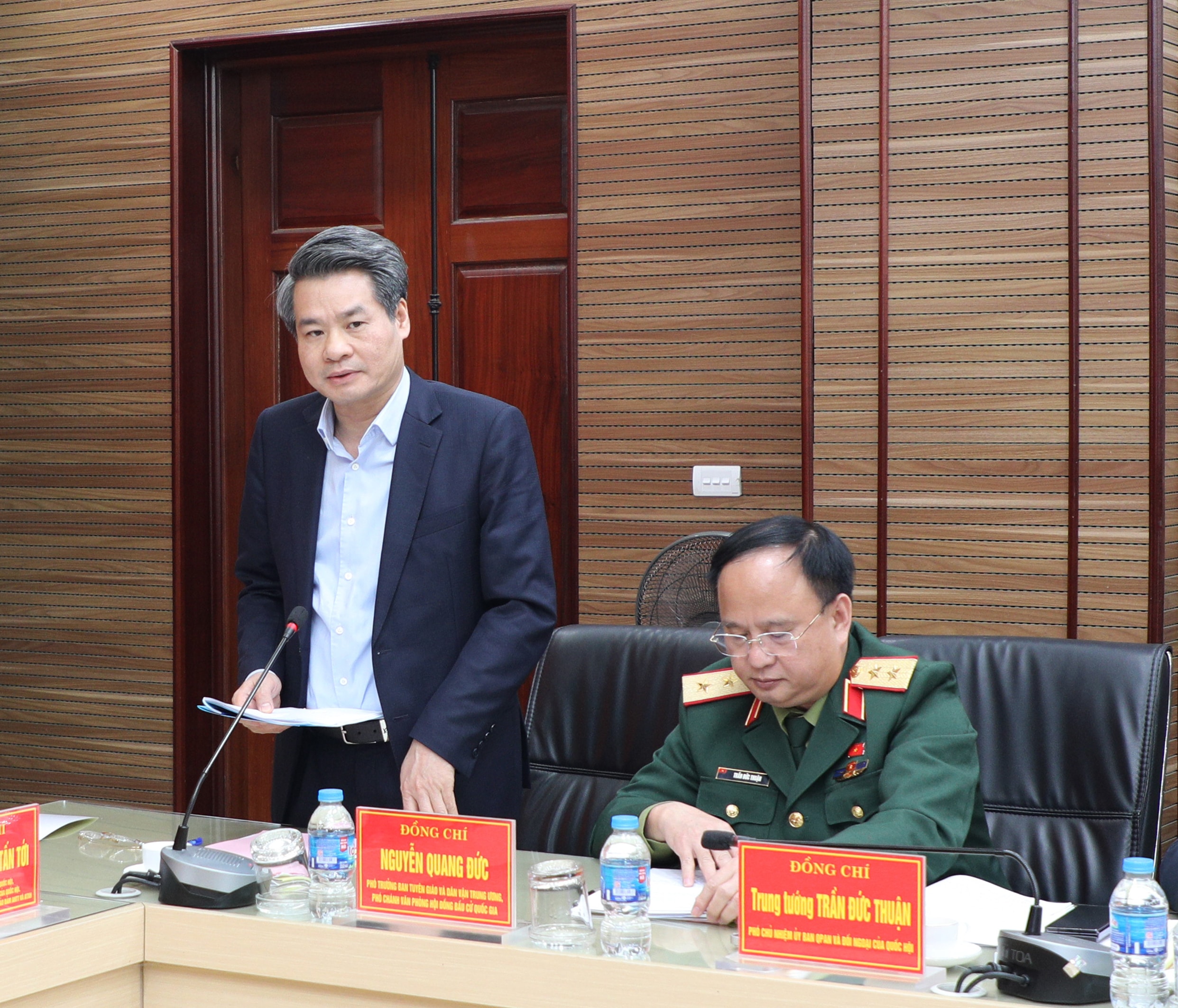 Phó trưởng Ban Tuyên giáo và Dân vận Trung ương, Phó Chánh văn phòng Hội đồng Bầu cử quốc gia Nguyễn Quang Đức phát biểu tại buổi làm việc