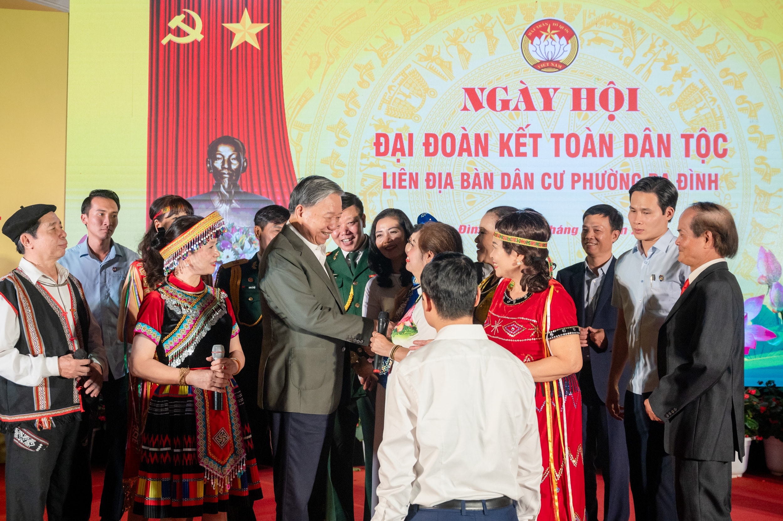Tổng Bí thư Tô Lâm dự Ngày hội đại đoàn kết toàn dân tộc với nhân dân liên địa bàn dân cư Cụm 1, phường Ba Đình, Hà Nội - Ảnh: Lâm Hiển