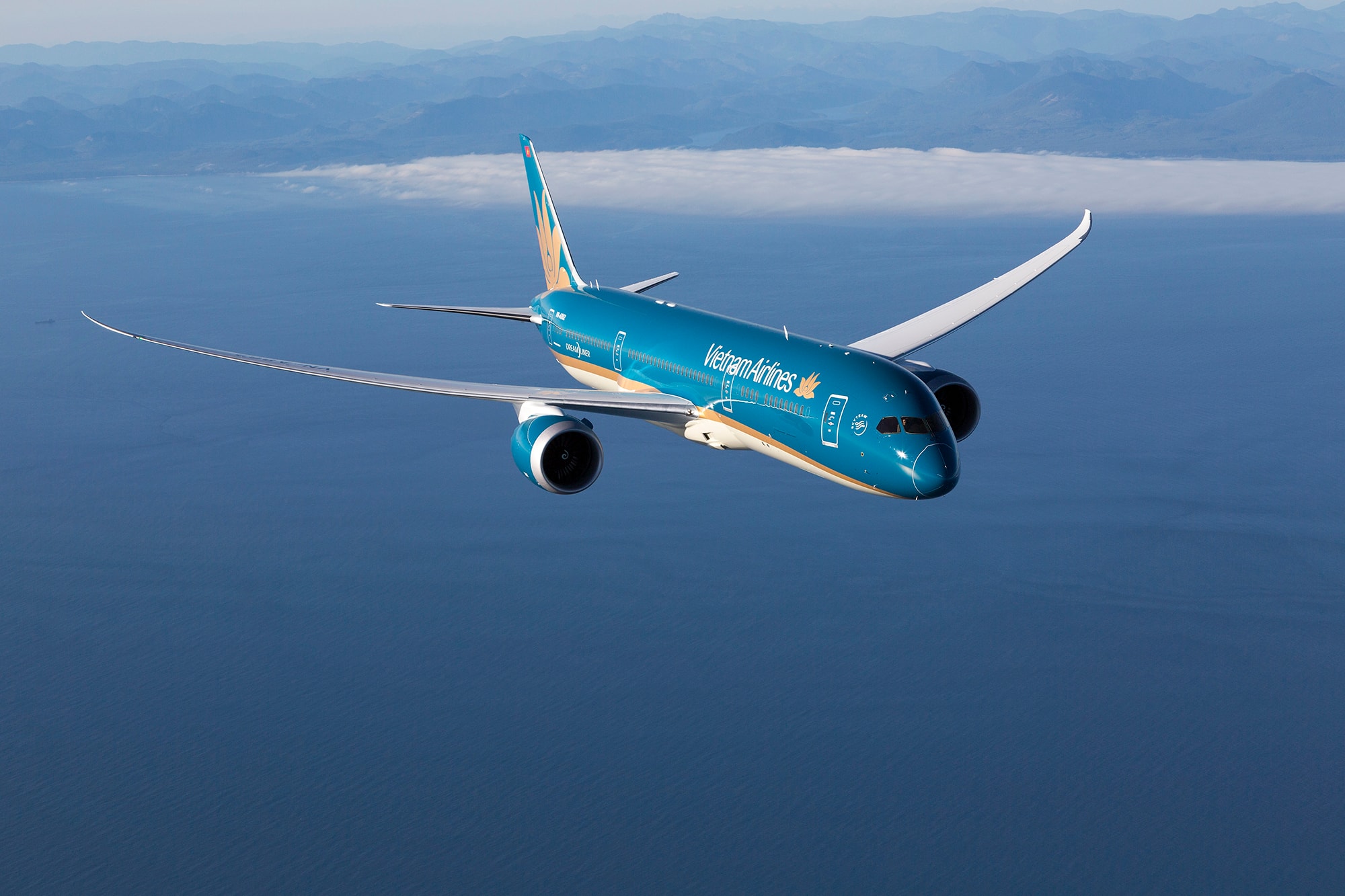 6. Vietnam Airlines khẳng định vai trò chủ đạo trong lĩnh vực vận tải hàng không, góp phần đưa hình ảnh Việt Nam vươn tầm trên bản đồ hàng không toàn cầu.
