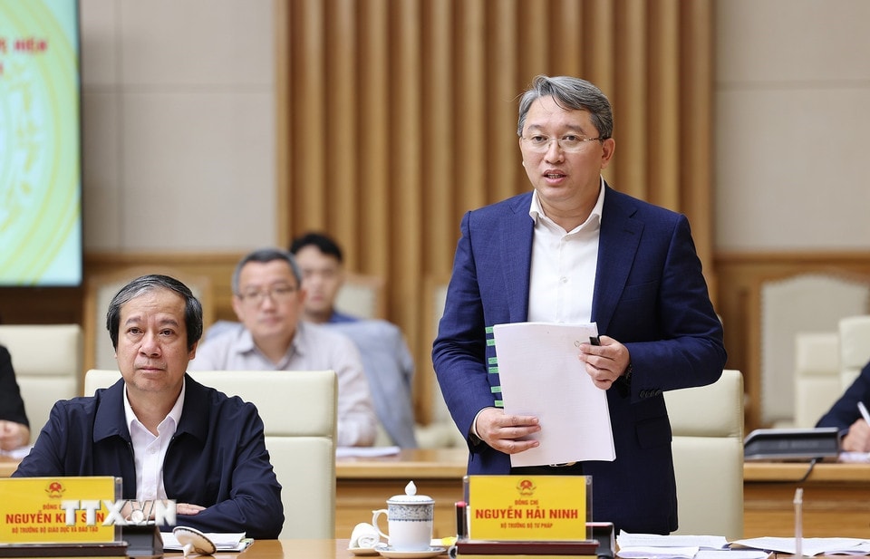 Министр юстиции Нгуен Хай Нинь выступает с речью. (Фото: Дуонг Джианг/ВИА)