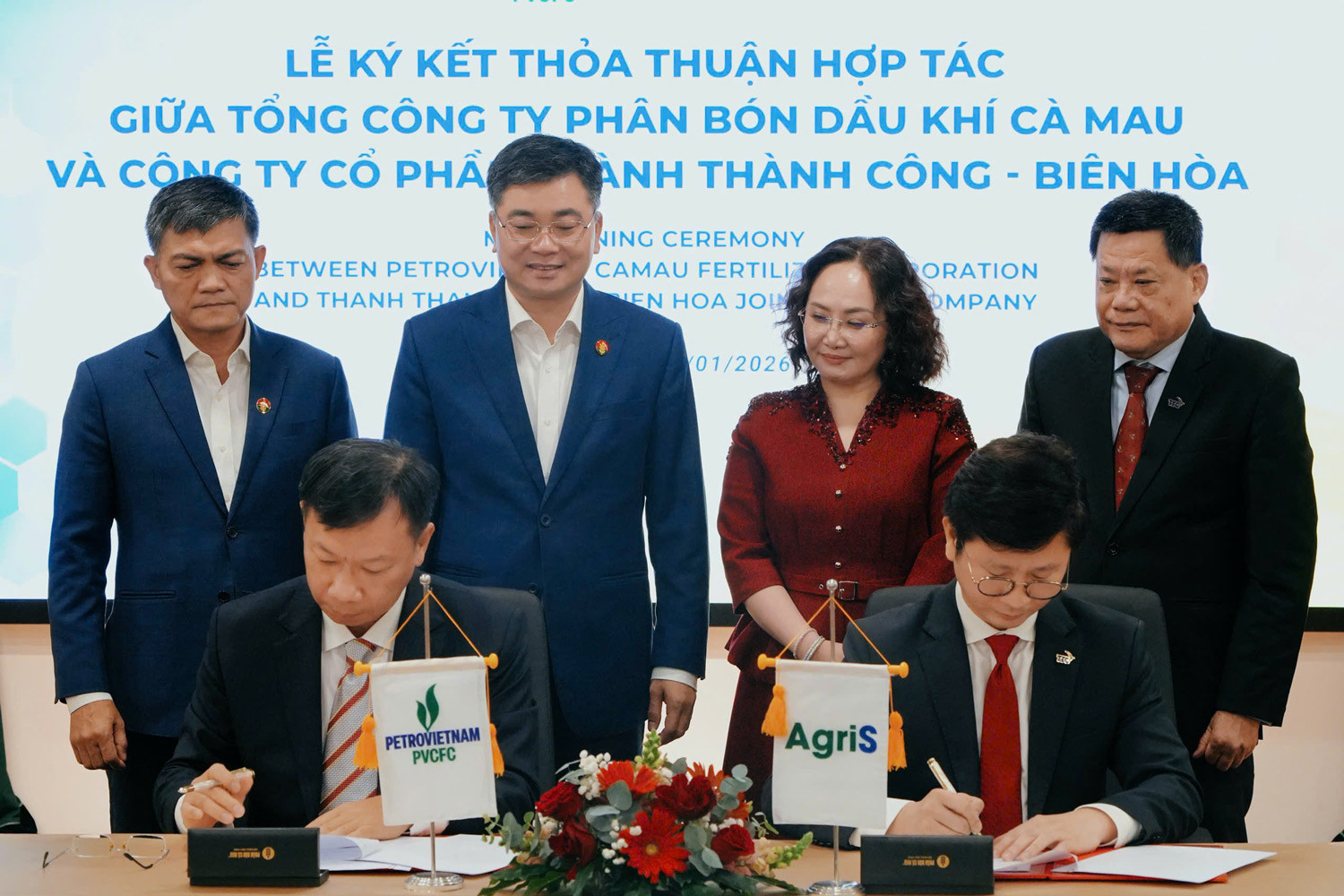 ong-nguyen-tuan-anh-pho-tong-giam-doc-pvcfc-va-ong-nguyen-duc-hung-linh-pho-tong-giam-doc.jpg