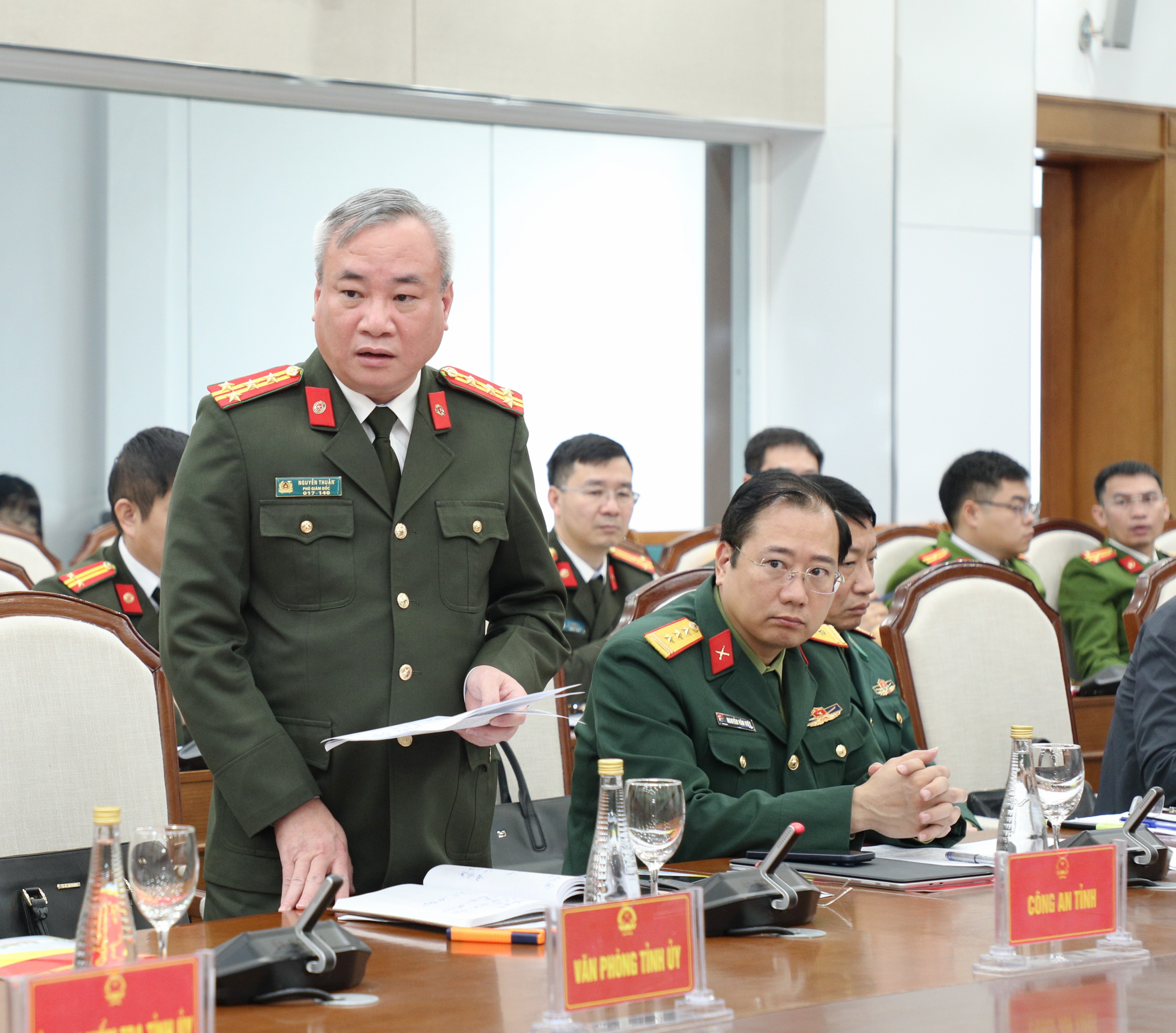 Phó Giám đốc Công an tỉnh Quảng Ninh, Đại tá Nguyễn Thuận phát biểu tại buổi làm việc