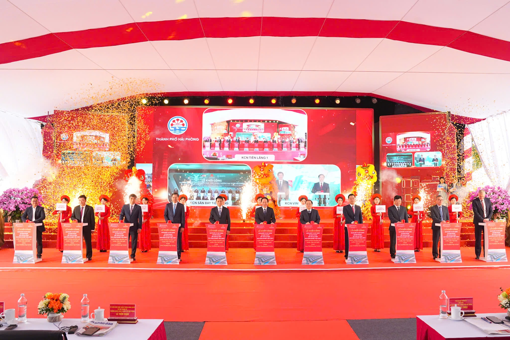 Đại biểu bấm nút khởi công Dự án đầu tư xây dựng và kinh doanh kết cấu hạ tầng Khu công nghiệp Tiên Lãng 1.