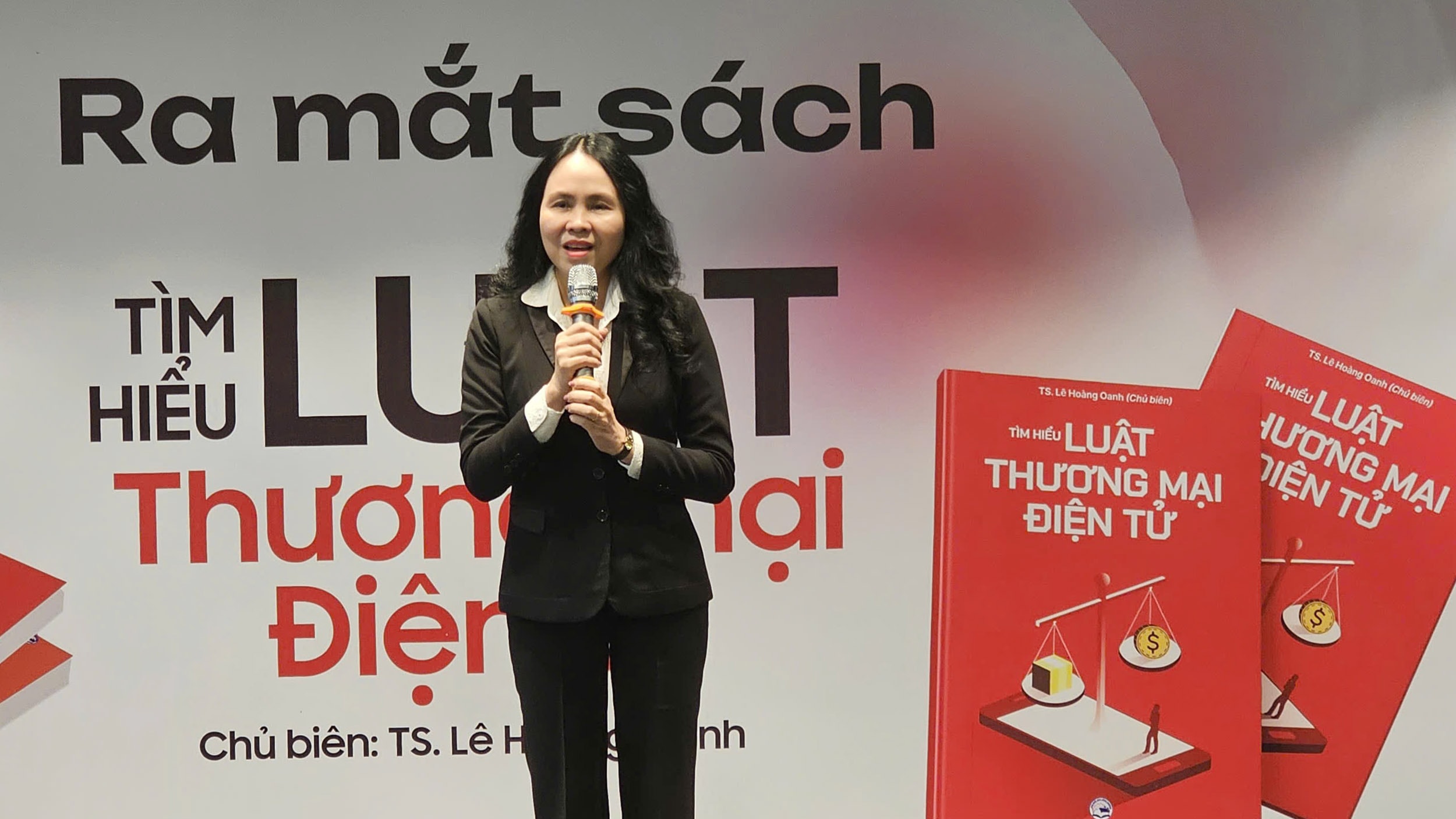 Tiến sĩ Lê Hoàng Oanh phát biểu tại lễ ra mắt