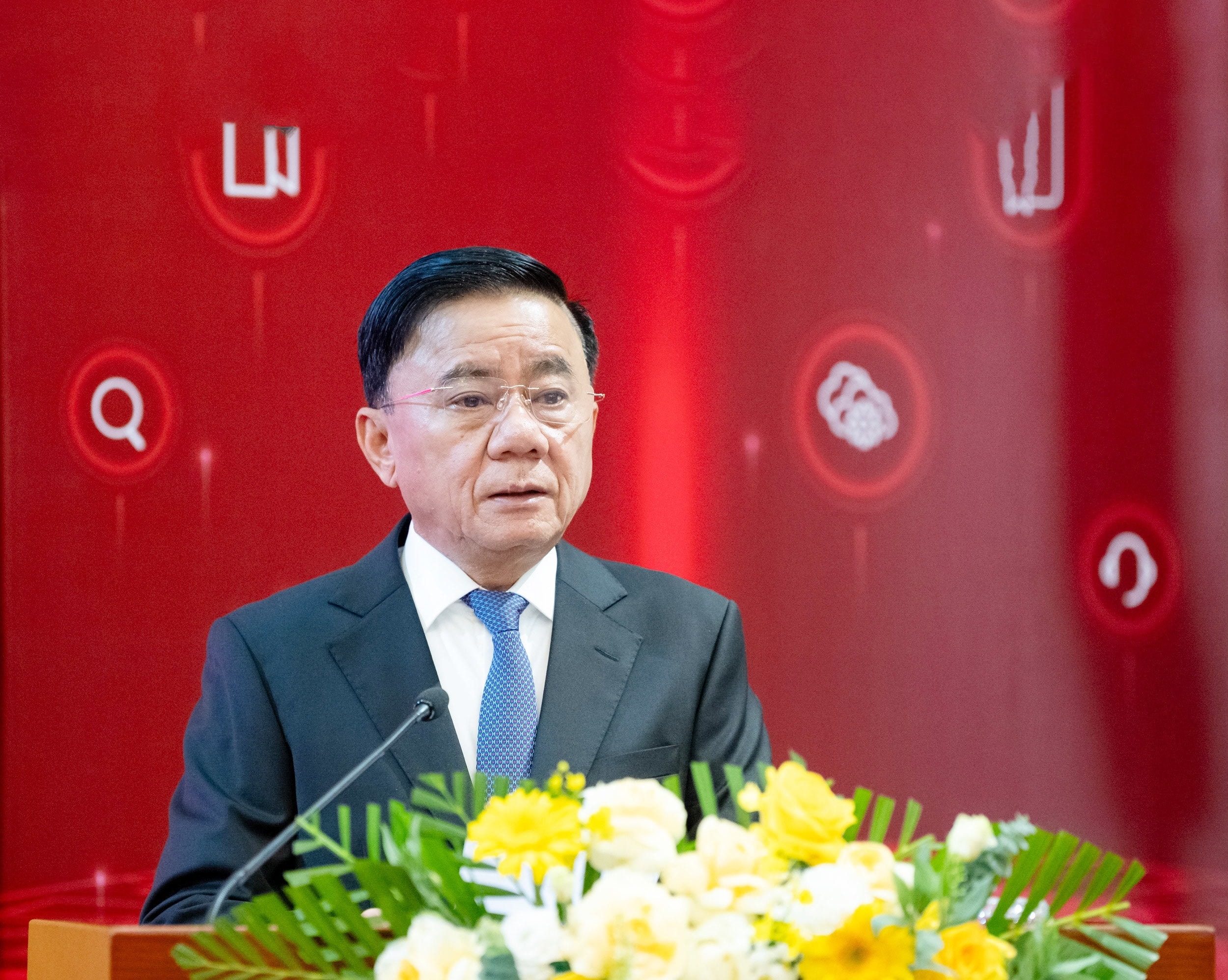 tran-cam-tu.jpg