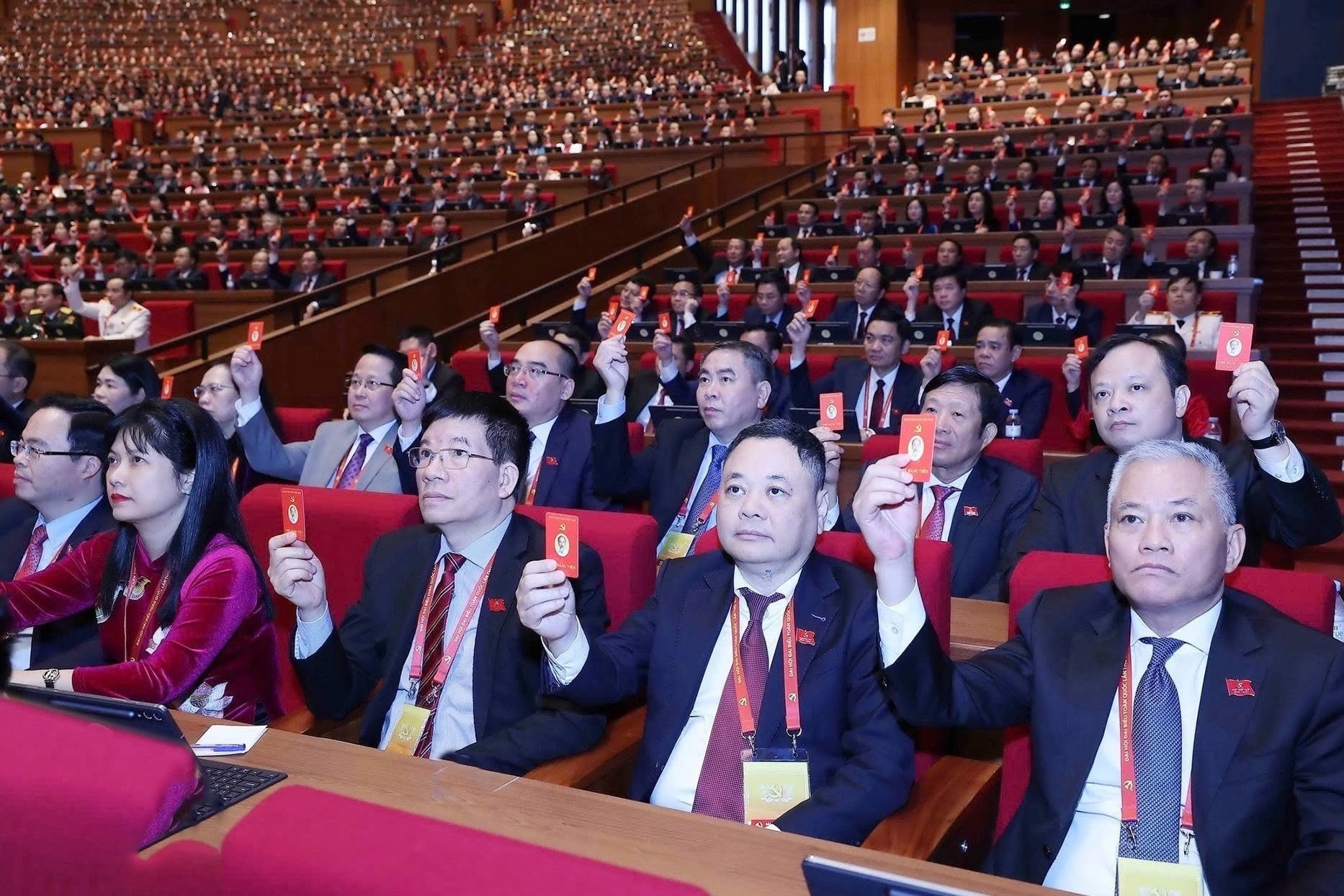 Các đại biểu biểu quyết thông qua Quy chế làm việc của Đại hội XIV của Đảng tại Phiên trù bị sáng 19/1/2026. Ảnh: Hoàng Ngọc