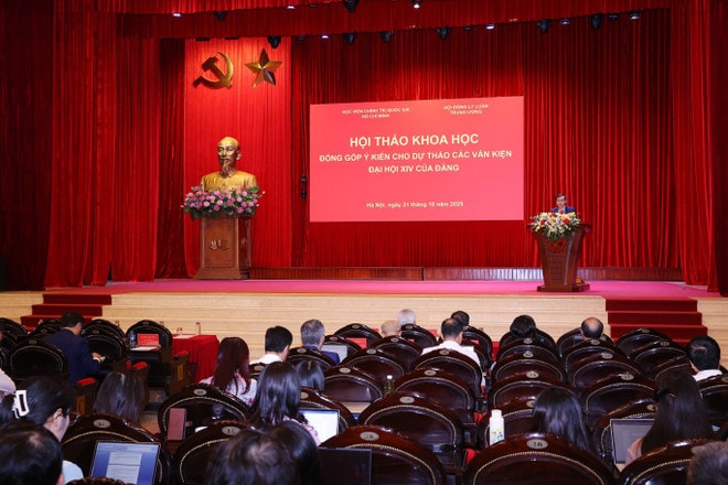 A scientific workshop collects feedback on the 14th National Party Congress's draft documents on October 31, 2025 (Photo: VNA) lu.jpg