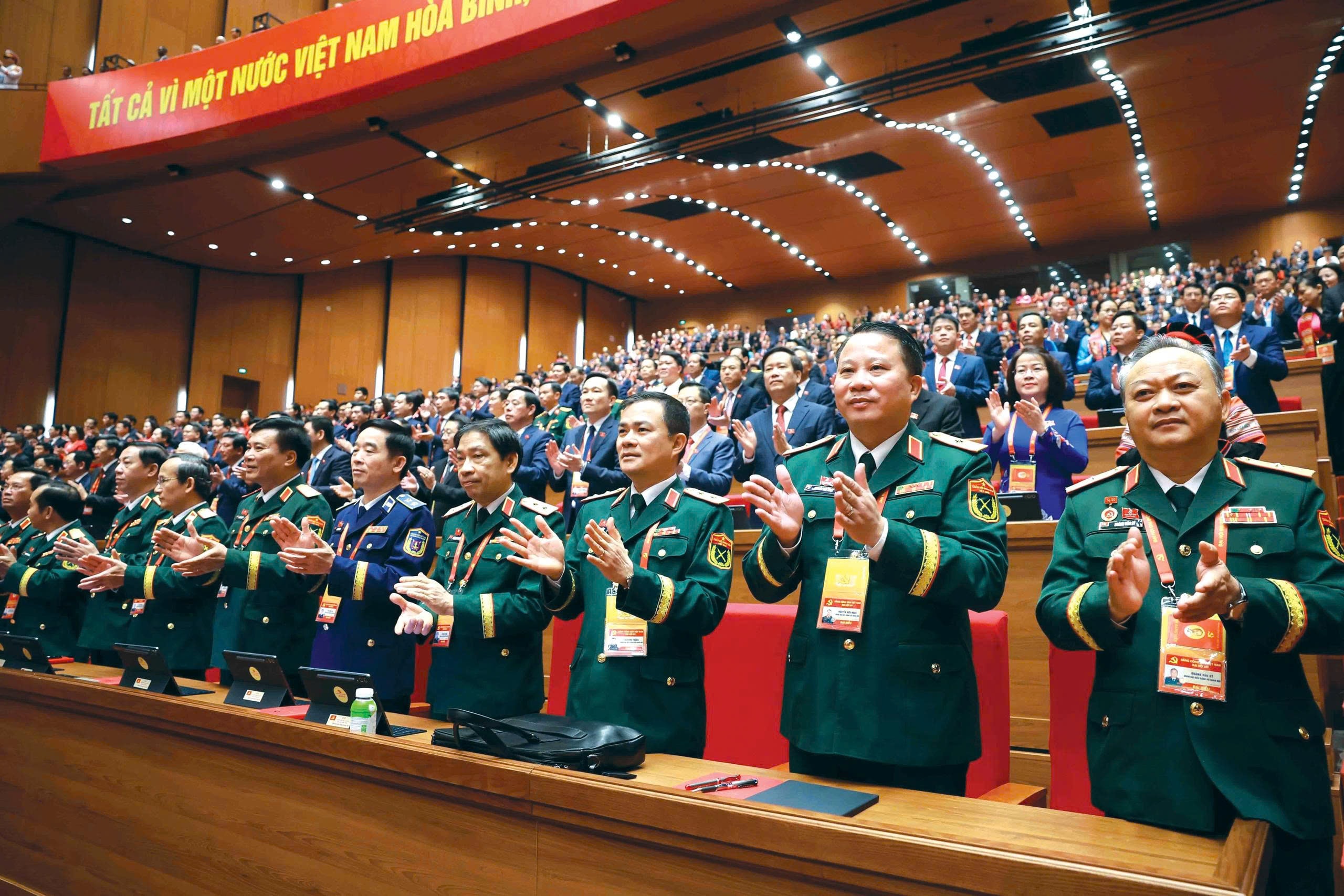 Các đại biểu tham dự Phiên khai mạc Đại hội đại biểu toàn quốc lần thứ XIV của Đảng