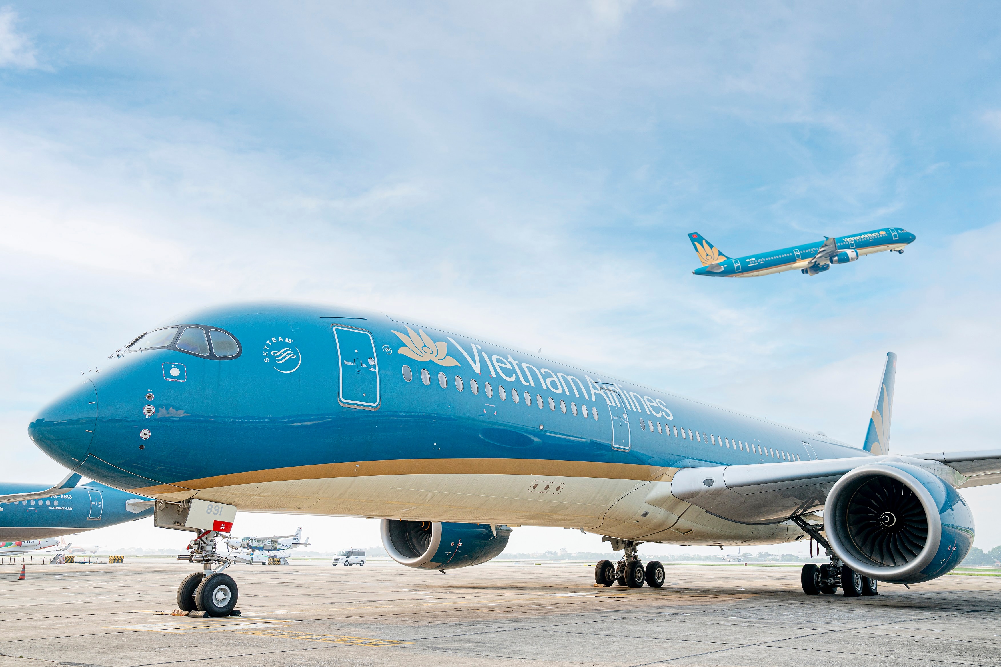 1. Vietnam Airlines tiếp tục khẳng định vai trò Hãng hàng không Quốc gia với hơn 30 giải thưởng uy tín trong nước và quốc tế.
