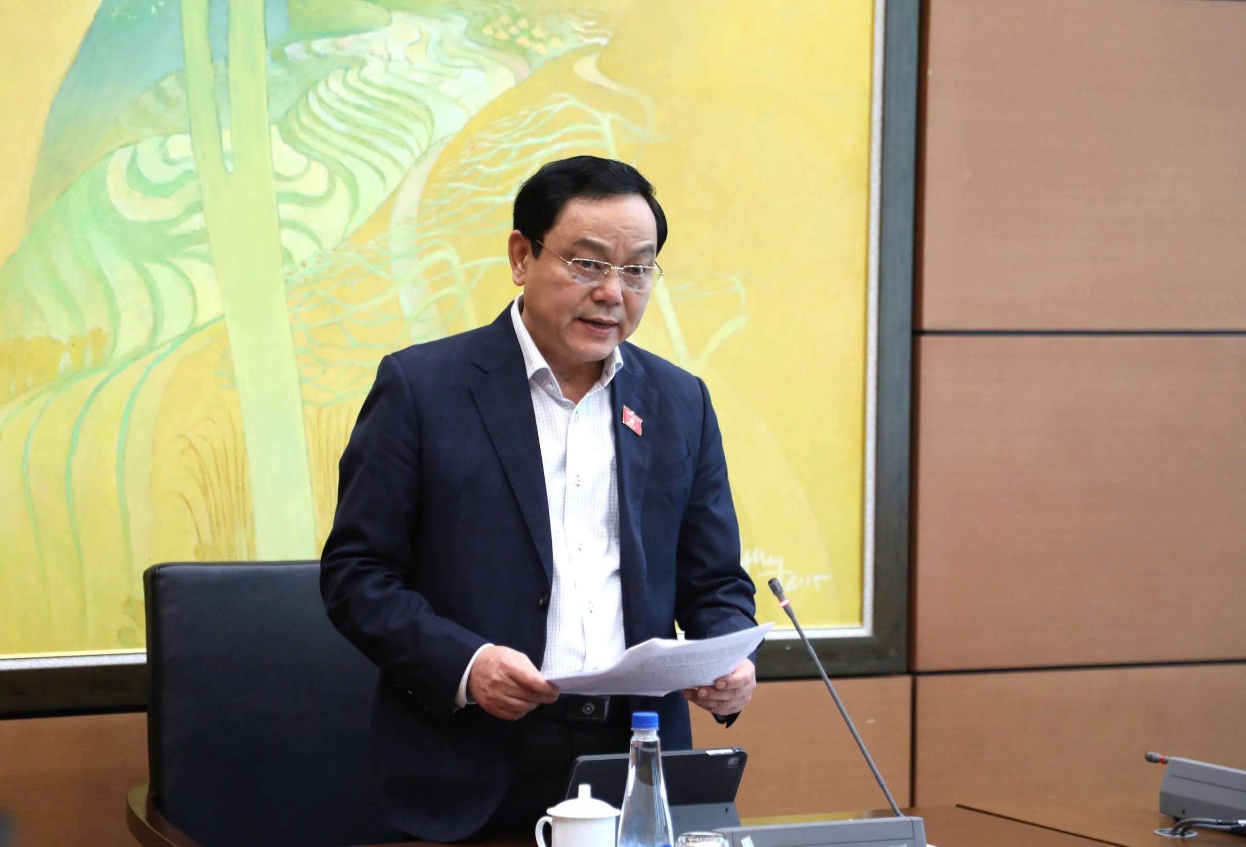 Đại biểu Hoàng Đức Thắng, Đoàn ĐBQH tỉnh Quảng Trị thảo luận tại Kỳ họp thứ 10, Quốc hội Khóa XV