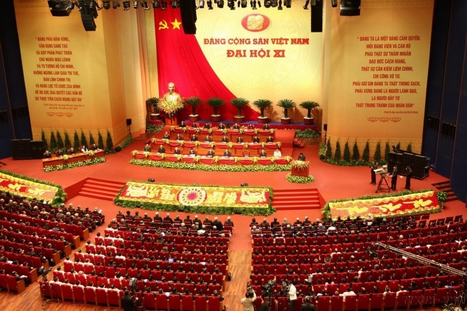 The 11th National Party Congress took place at a particularly significant time. After 25 years of comprehensive renovation, the country had successfully completed the initial stage of Doi Moi (reform), emerged from underdevelopment, improved living standards, strengthened national capacity, safeguarded independence, self-reliance and the socialist regime, and enhanced its position and prestige on the international stage. (Photo: VNA)