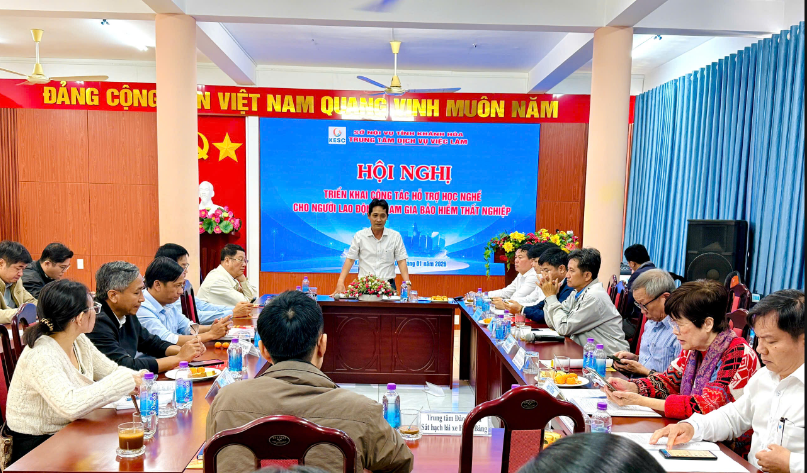 Ông Trần Đại Dương – Giám đốc Trung tâm Dịch vụ việc làm Khánh Hòa chủ trì Hội nghị