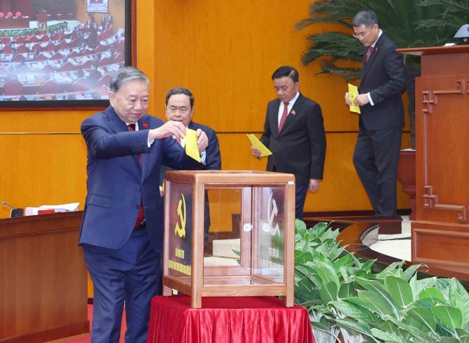 vna-potal-ban-chap-hanh-trung-uong-dang-khoa-xiv-tien-hanh-hoi-nghi-lan-thu-nhat-8547589.jpg