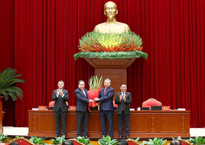 vna-potal-ban-chap-hanh-trung-uong-dang-khoa-xiv-tien-hanh-hoi-nghi-lan-thu-nhat-8547614.jpg