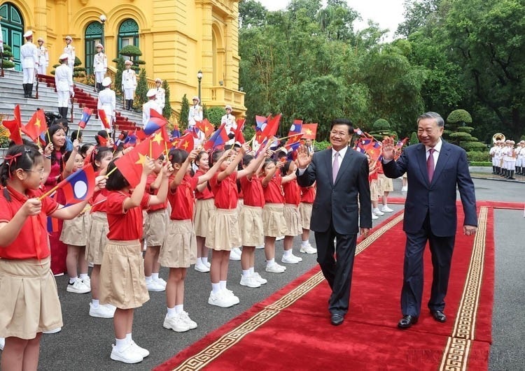 Communist Party of Vietnam General Secretary To Lam (right) and General Secretary of the Central Committee of the Lao People’s Revolutionary Party and President of Laos Thongloun Sisoulith during his visit to Vietnam on September 10, 2024 (Photo: VNA)