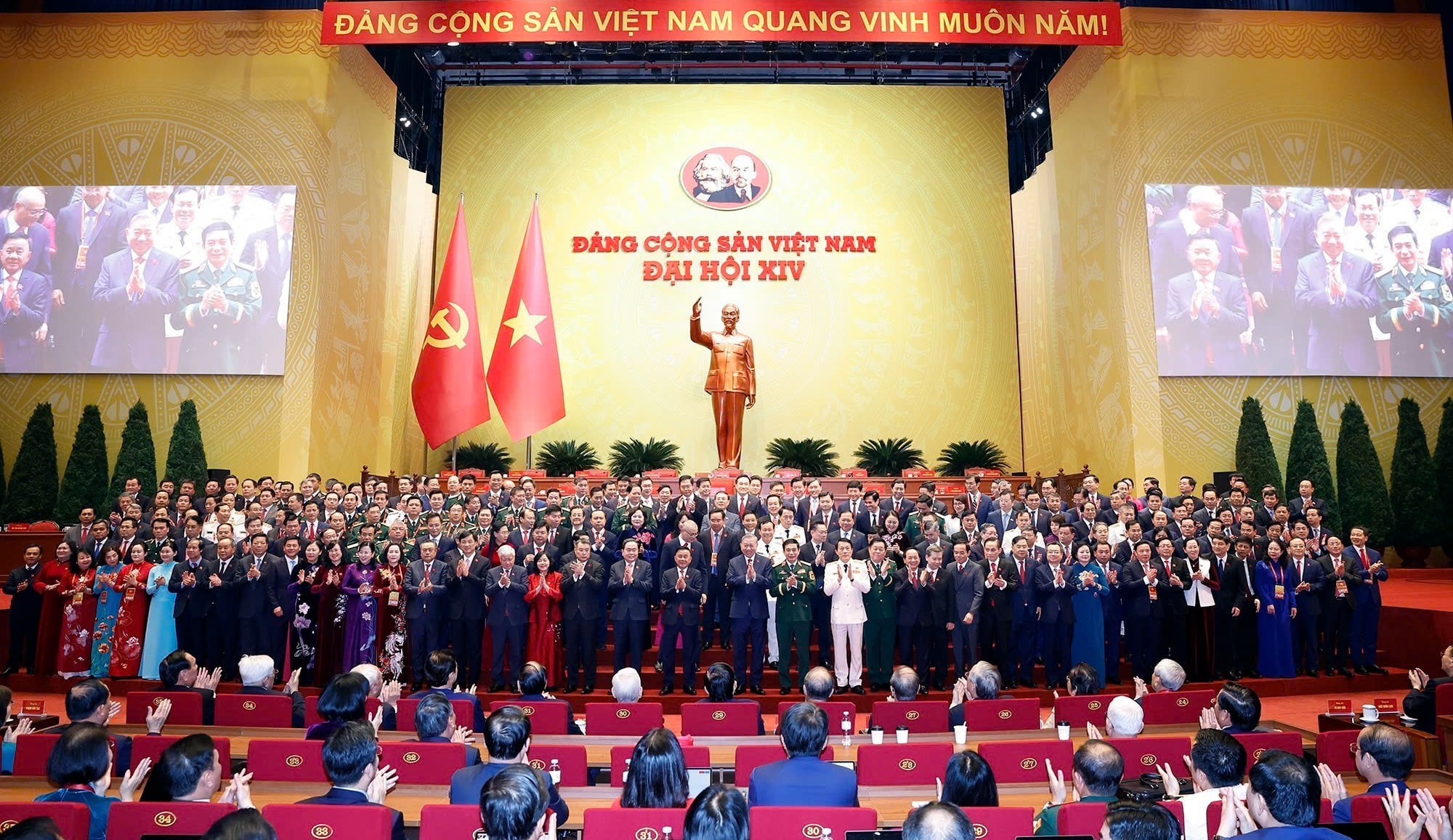 Ban Chấp hành Trung ương Đảng khóa XIV ra mắt Đại hội