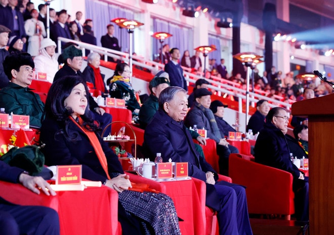 special-music-shows-celebrate-success-of-14th-national-party-congress-1.jpg