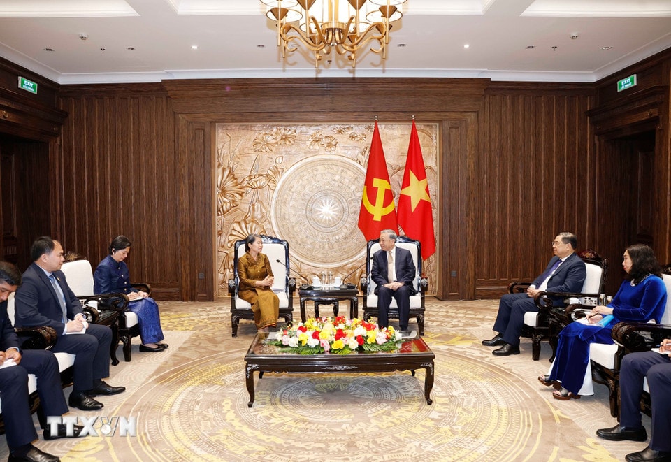 Tổng Bí thư Tô Lâm tiếp bà Men Sam An, Phó Chủ tịch Đảng Nhân dân Campuchia (CPP) sang chúc mừng thành công Đại hội Đảng XIV. (Ảnh: Thống Nhất/TTXVN)