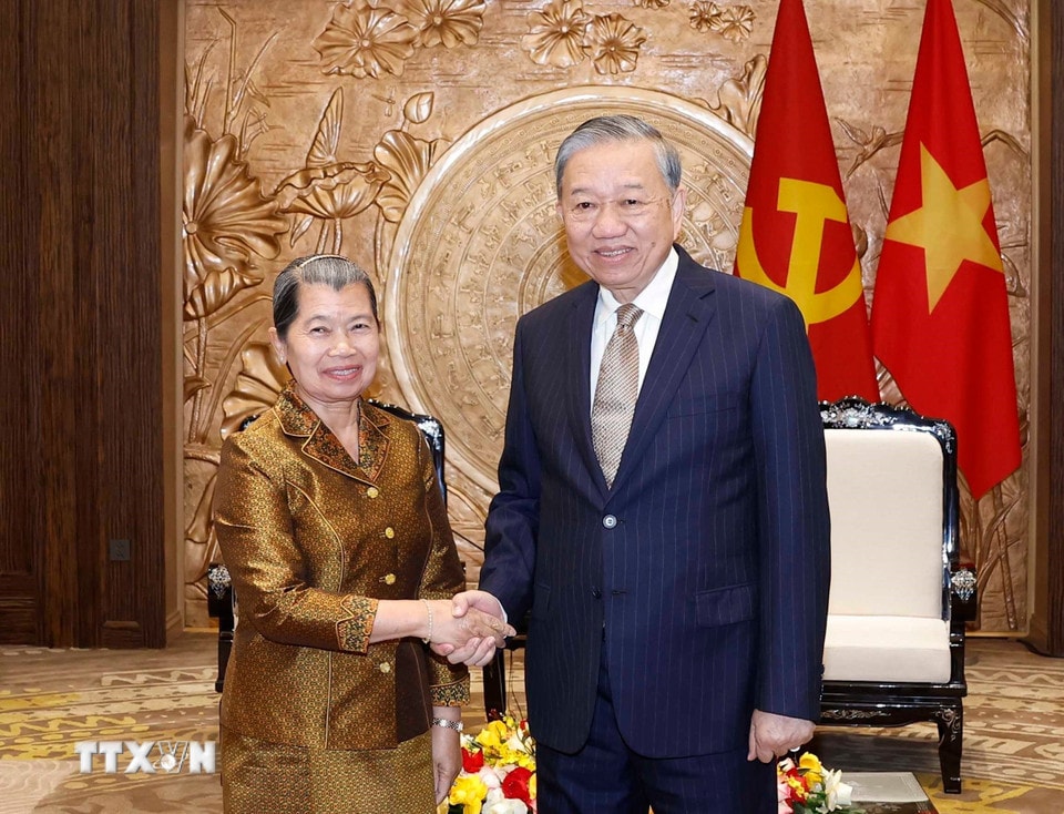 Tổng Bí thư Tô Lâm tiếp bà Men Sam An, Phó Chủ tịch Đảng Nhân dân Campuchia (CPP) sang chúc mừng thành công Đại hội Đảng XIV. (Ảnh: Thống Nhất/TTXVN)