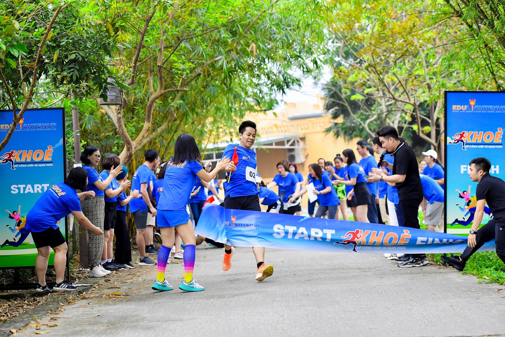Đối tượng tham gia gồm giáo viên, cán bộ quản lý giáo dục, người thân và tất cả những ai quan tâm tới giáo dục trên toàn quốc