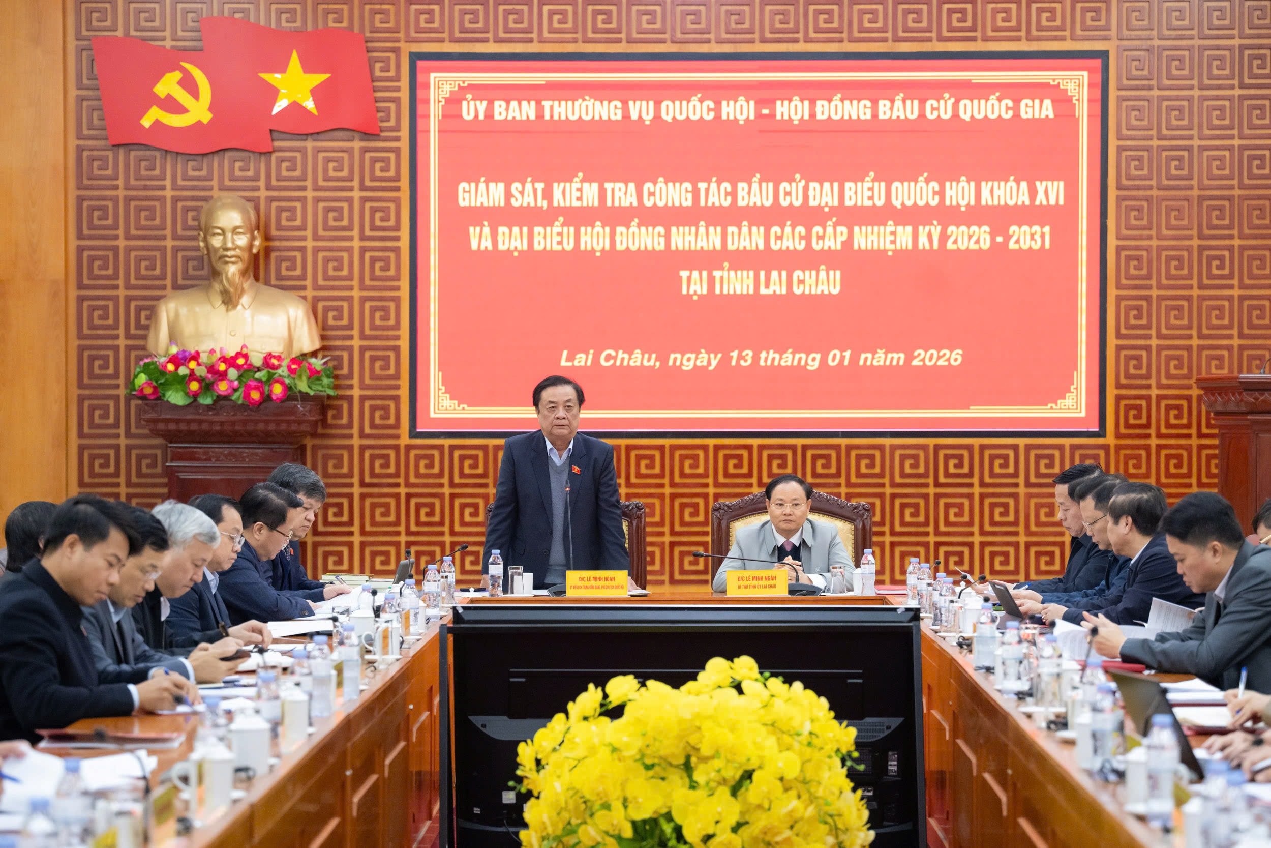 Phó Chủ tịch Quốc hội Lê Minh Hoan làm việc với Ủy ban Bầu cử tỉnh Lai Châu - ảnh: Khánh Duy