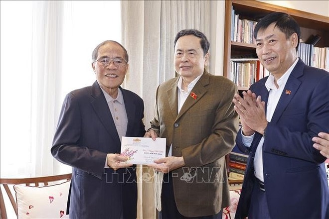 National Assembly Chairman Tran Thanh Man visits former NA Chairman Nguyen Sinh Hung (Photo: VNA) tran-thanh-man-nguyen-sinh-hung-vna.jpg