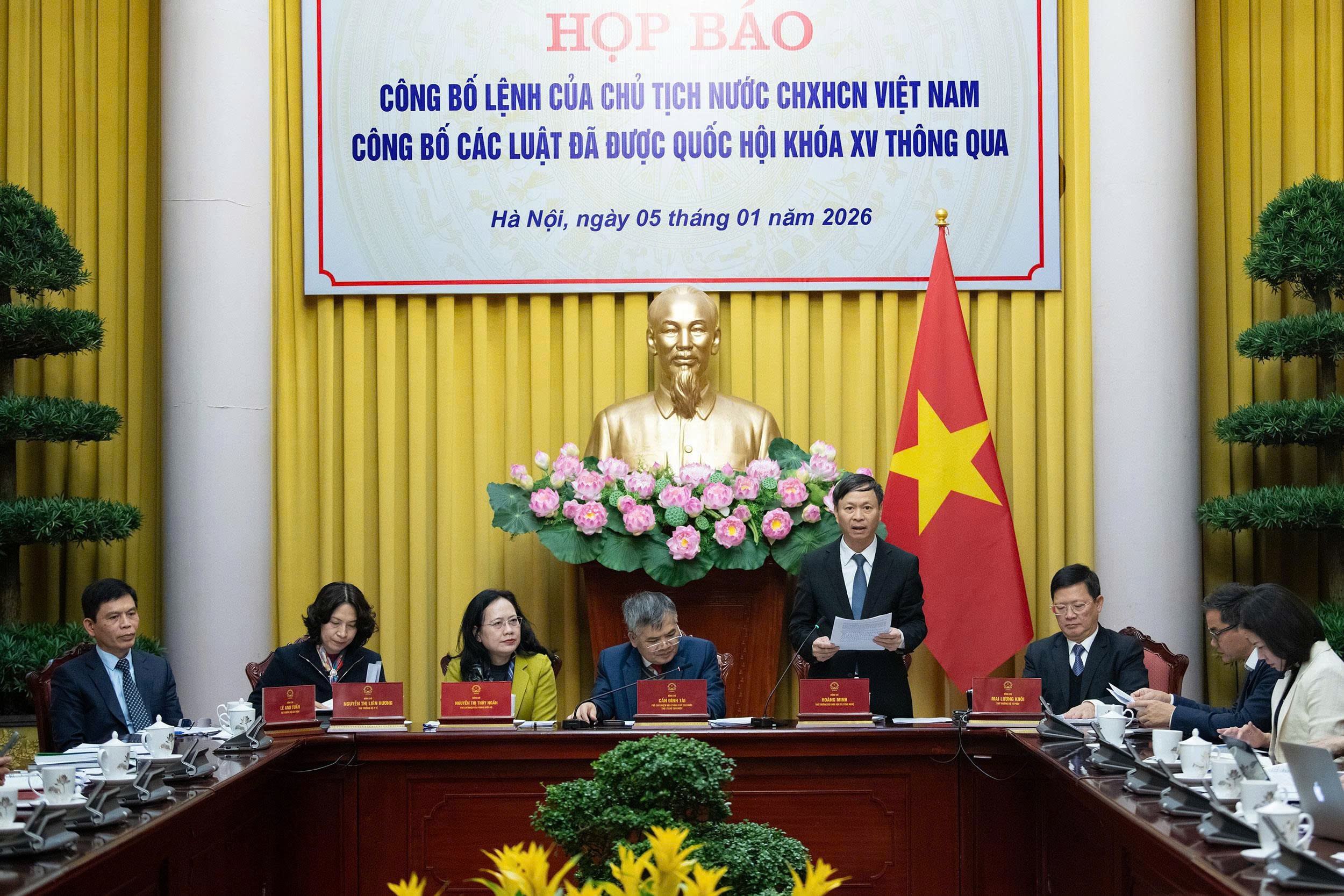 Thứ trưởng Bộ Khoa học và Công nghệ Hoàng Minh giới thiệu những điểm mới của Luật Chuyển giao công nghệ. Ảnh: T. Chi