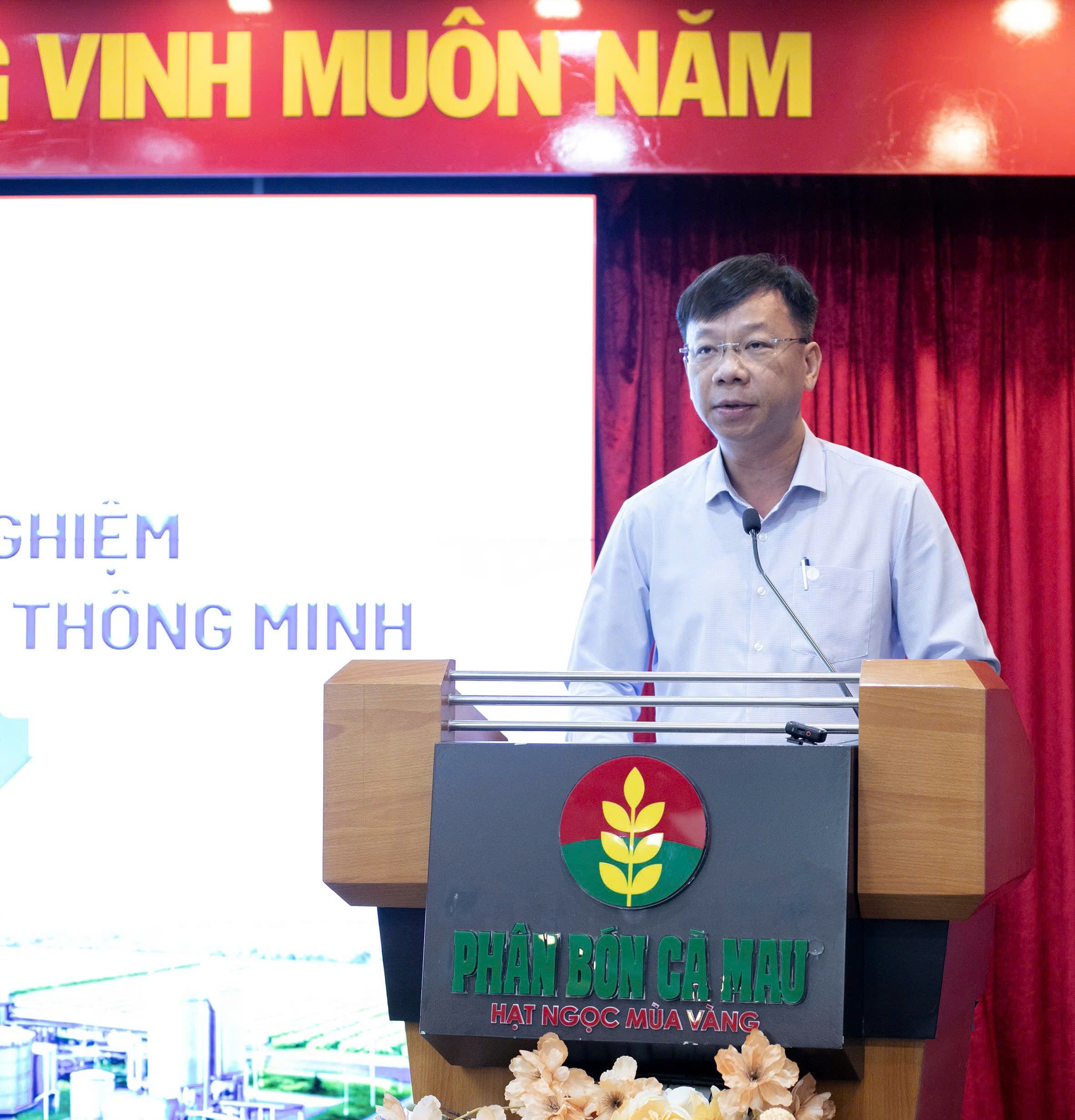 Il signor Nguyen Tuan Anh, vicedirettore generale della società, ha tenuto un discorso al seminario.