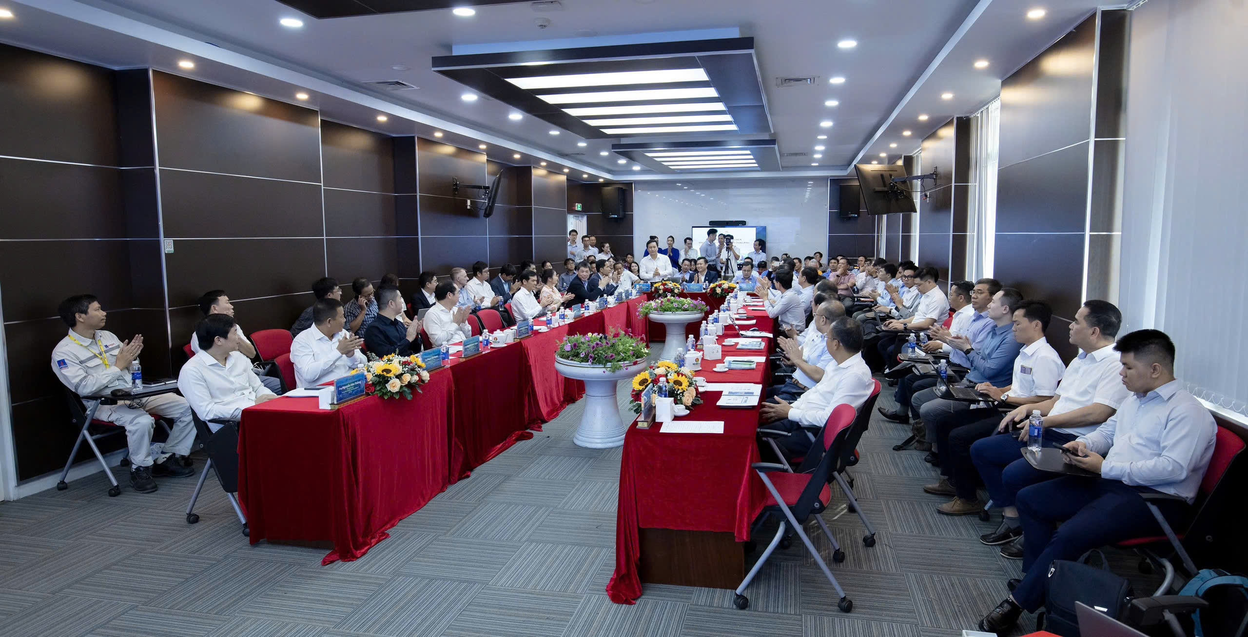 Panoramica del workshop sulla condivisione di esperienze nella costruzione di fabbriche intelligenti