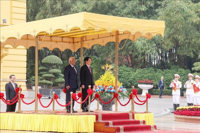 vna_potal_le_don_chu_tich_hoi_dong_chau_au_antonio_costa_tham_chinh_thuc_viet_nam_stand (2)