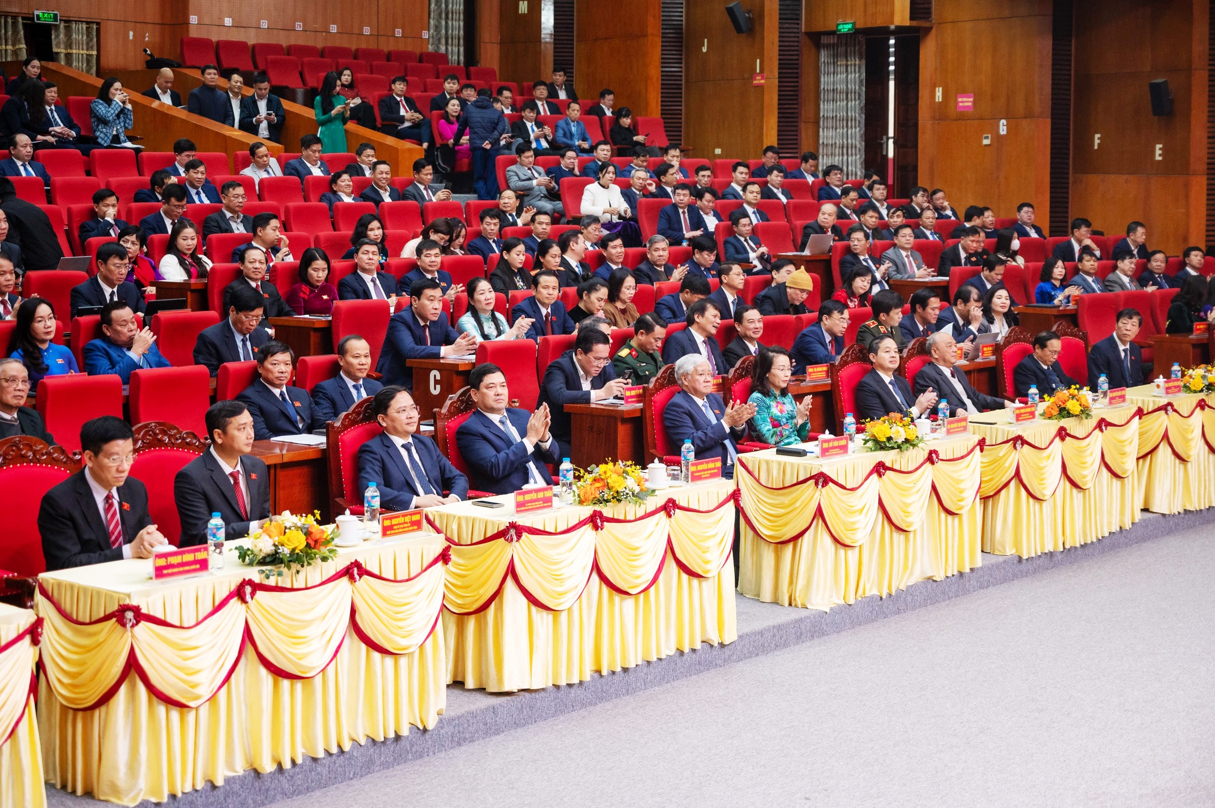 Phó Chủ tịch Thường trực Quốc hội Đỗ Văn Chiến và các đại biểu dự Kỳ họp Tổng kết nhiệm kỳ HĐND của tỉnh